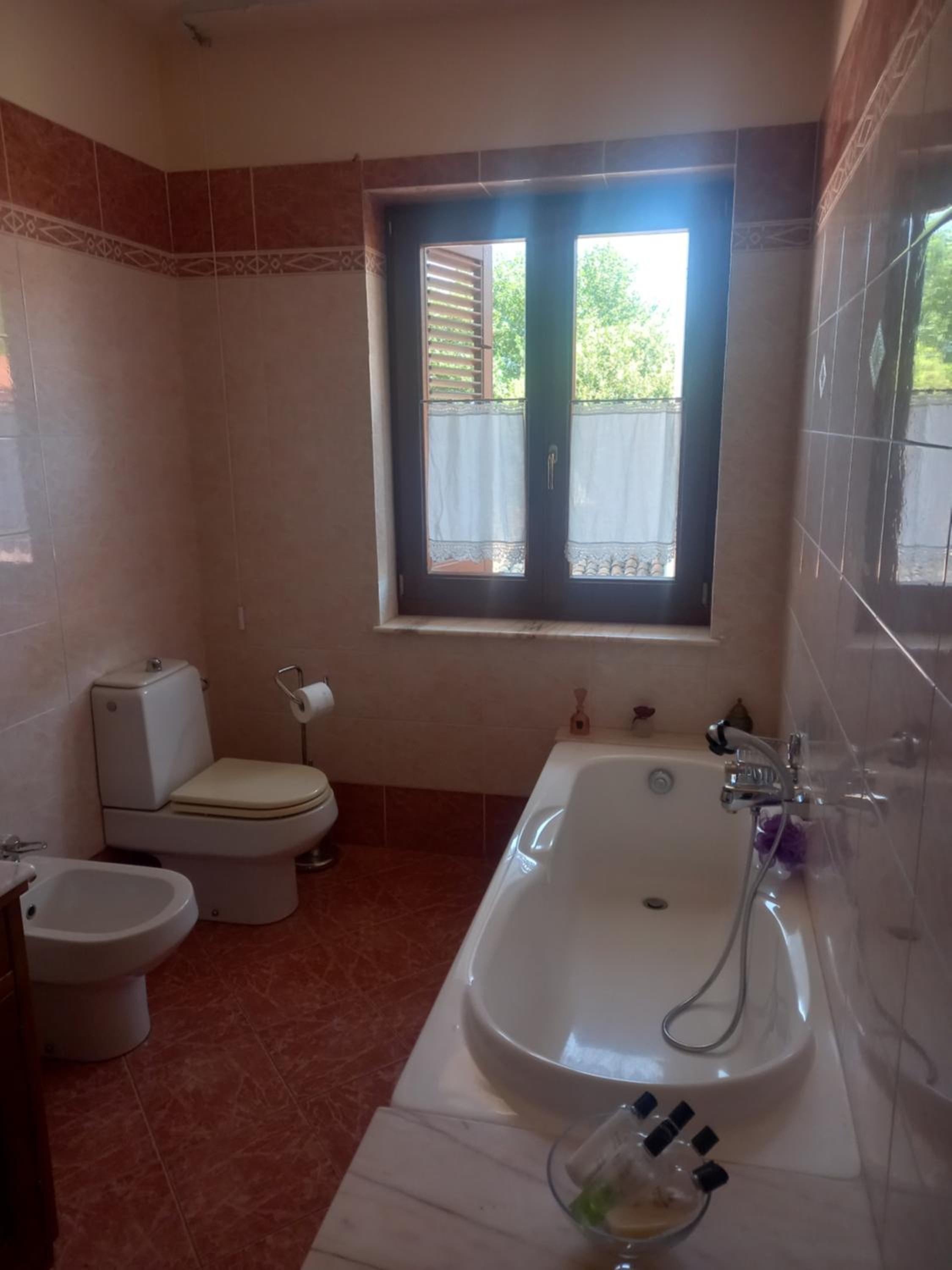 Large Double or Twin Room - Photo 4
