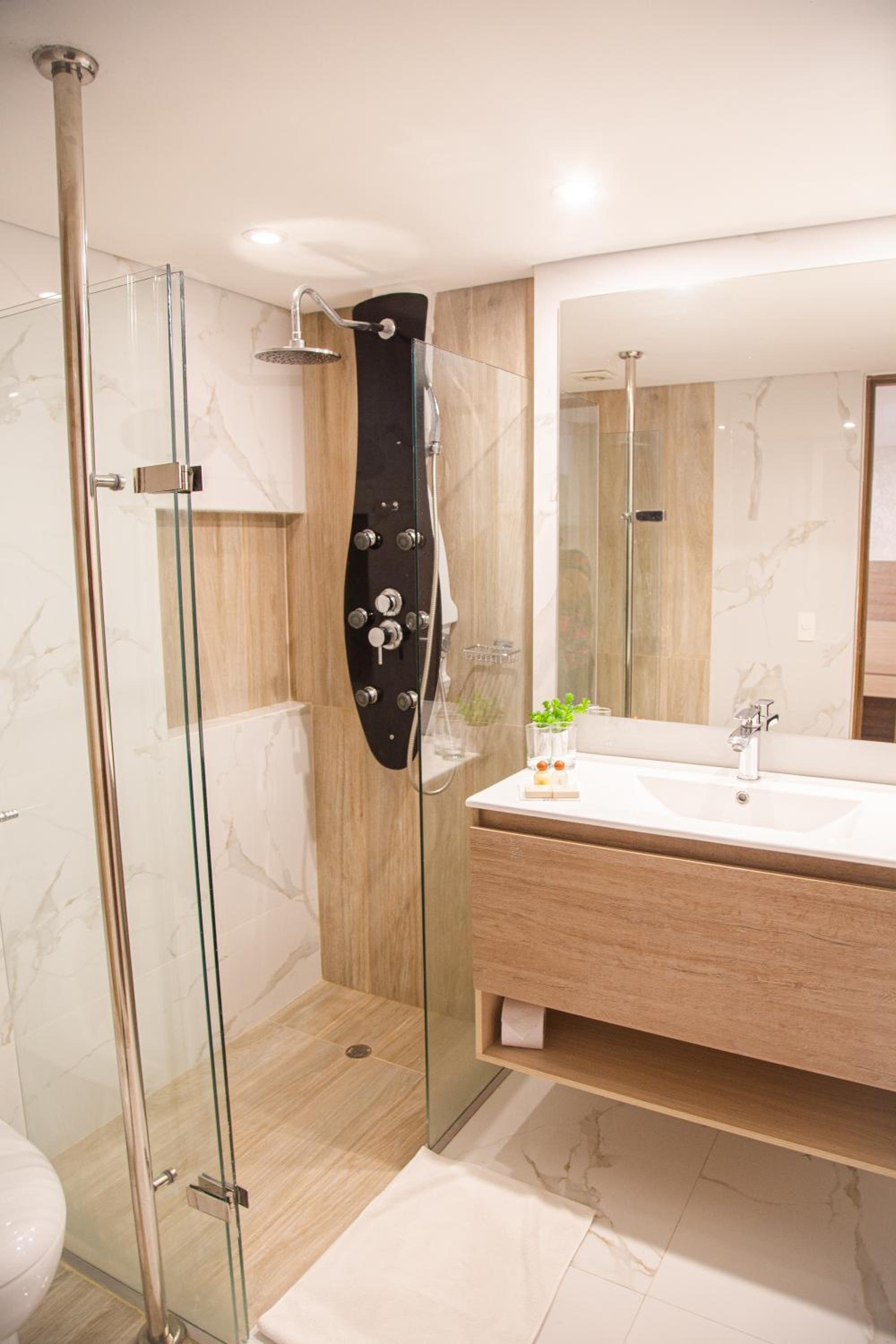 Standard King Room - Photo 5