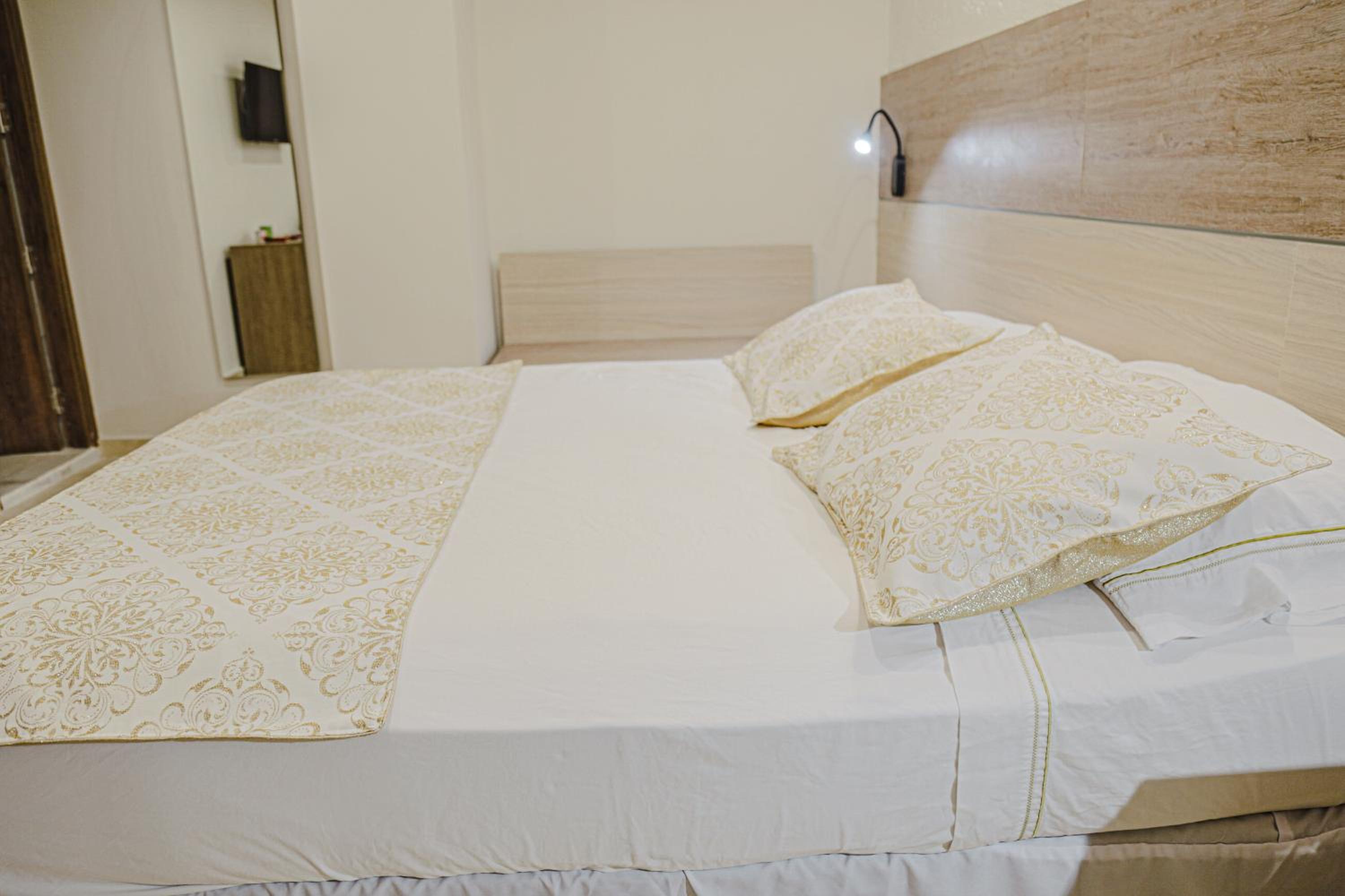 Standard King Room - Photo 3