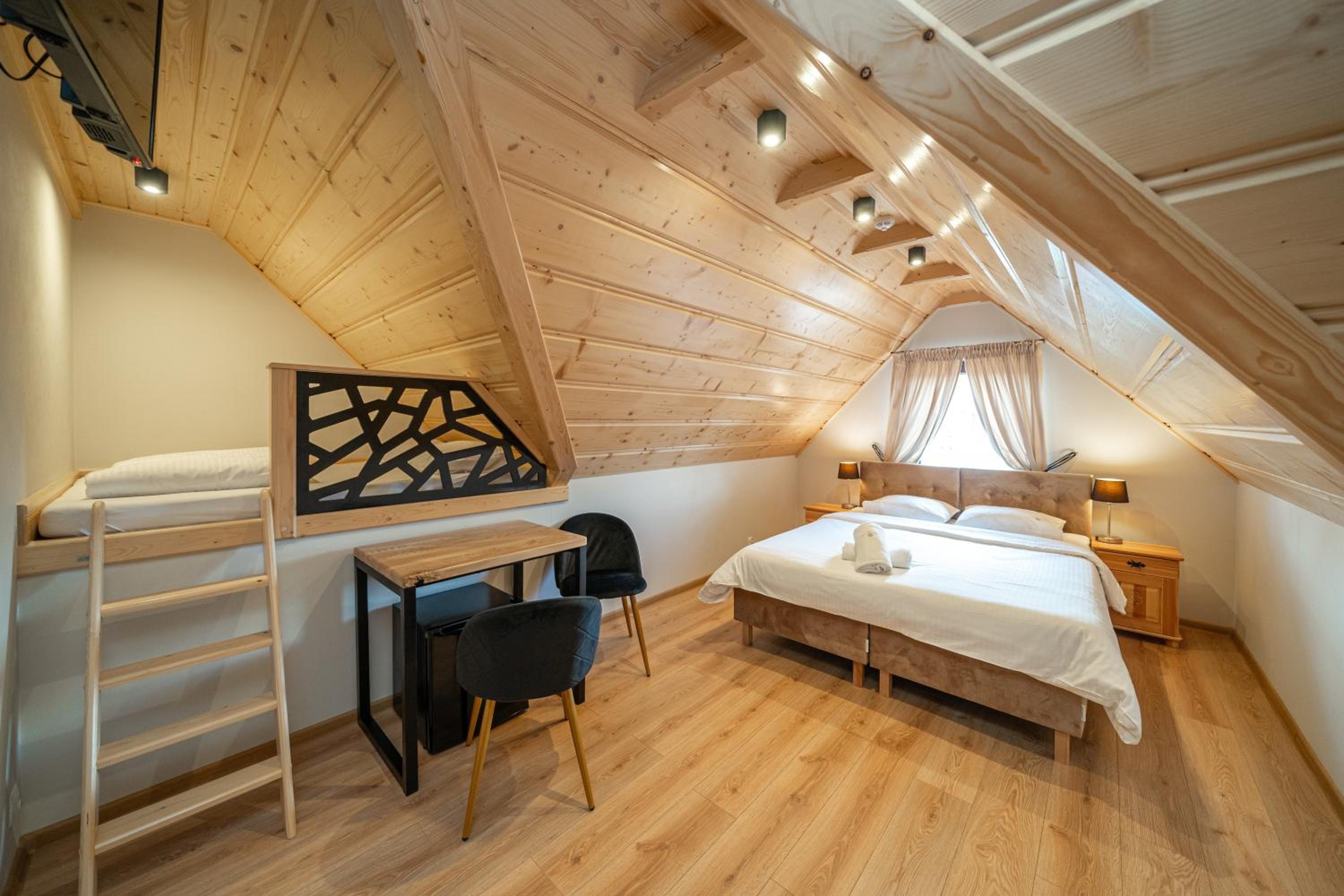 Double or Twin Room with Mountain View photo 1