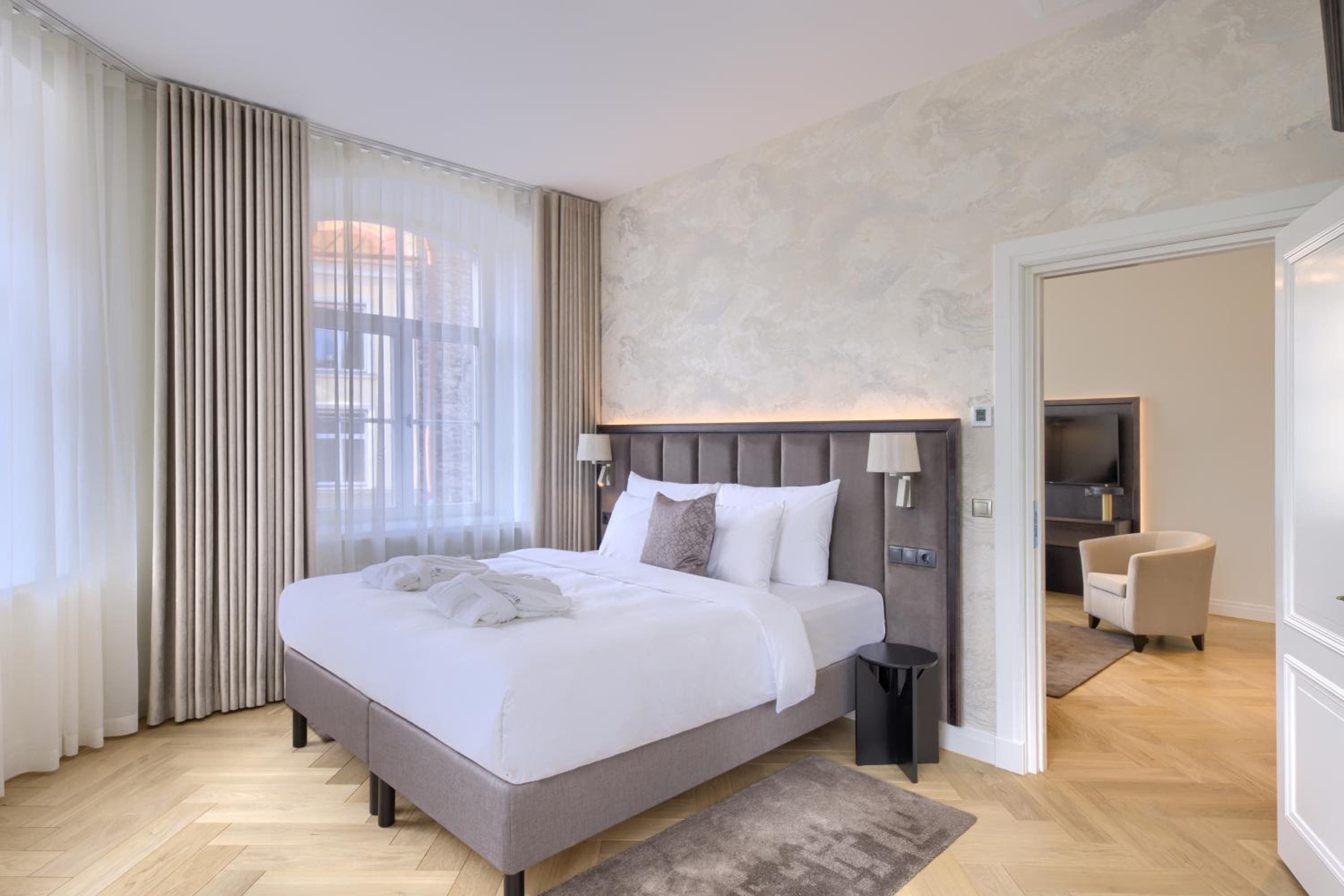 Patkuli Suite with Spa Access - Photo 3
