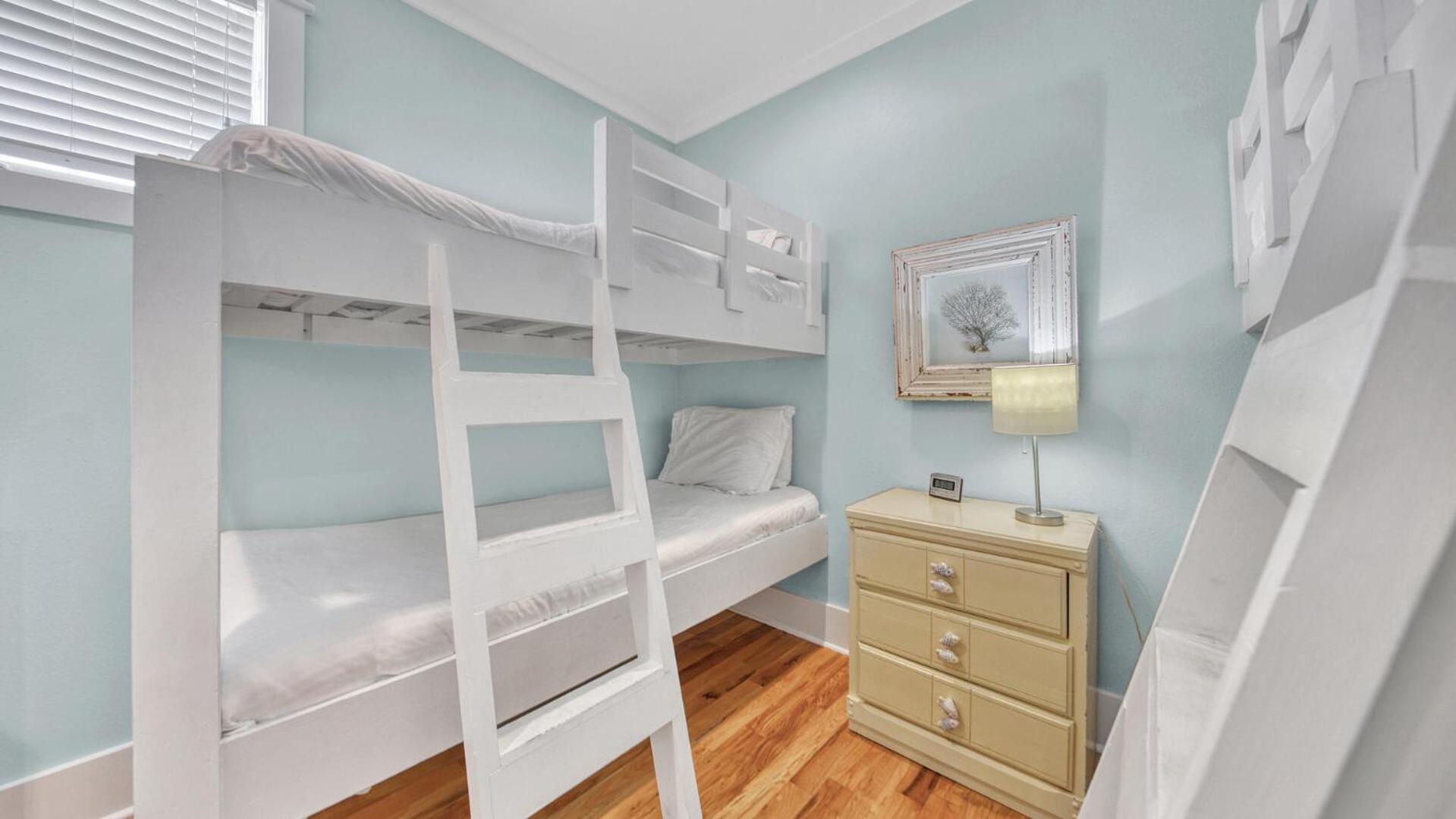 Five-Bedroom House photo 2