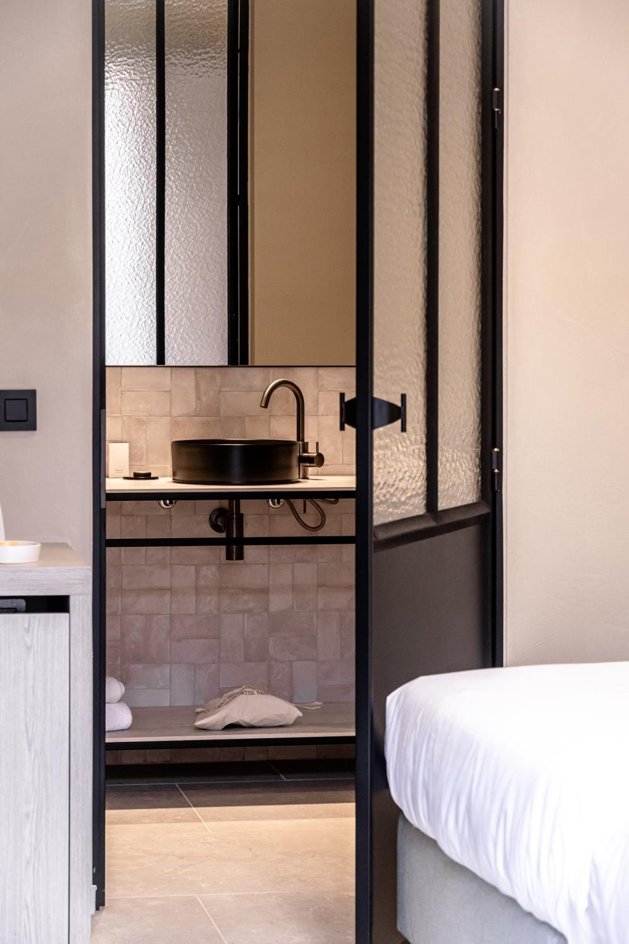 Standard Double or Twin Room photo 3
