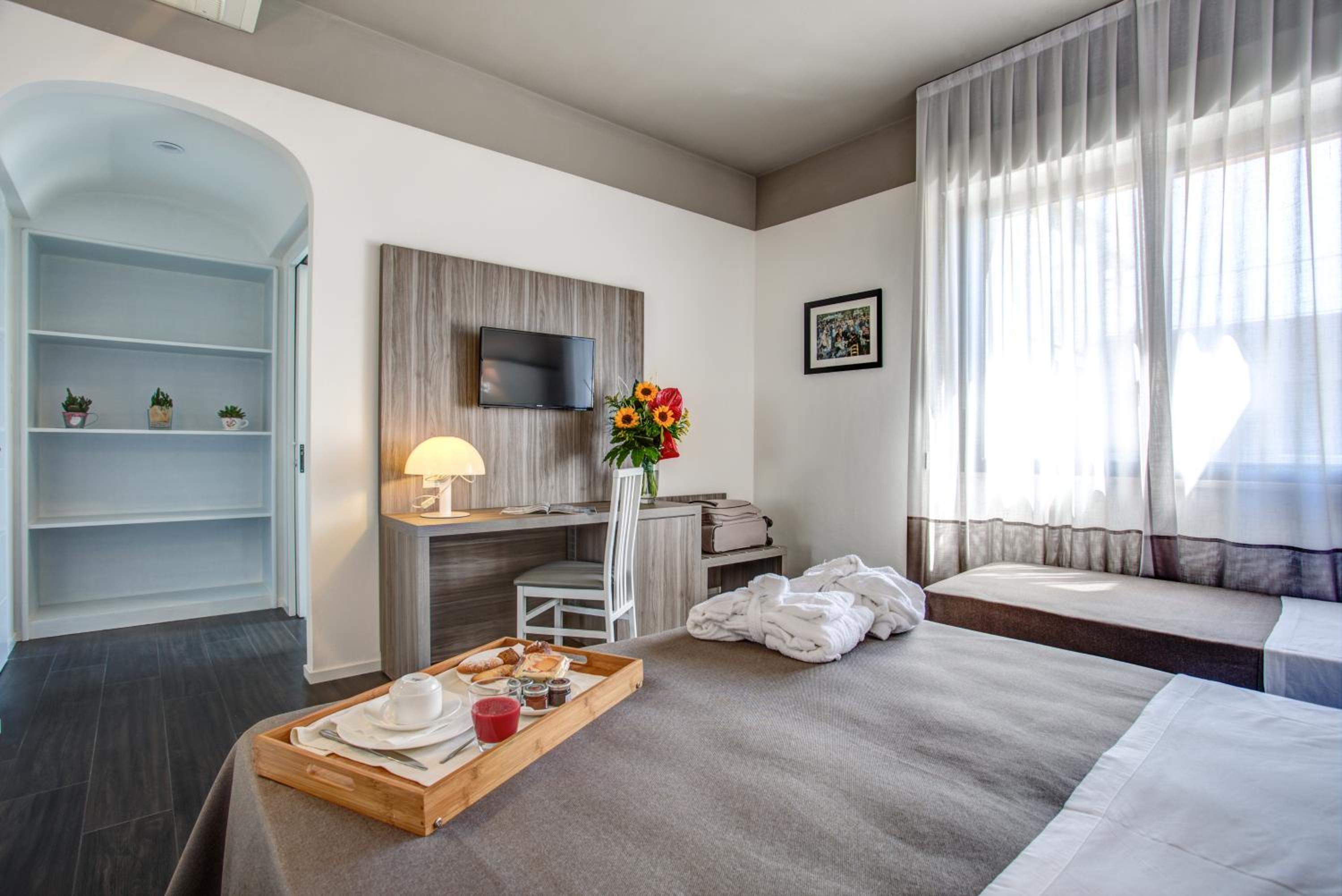 Basic Triple Room photo 3