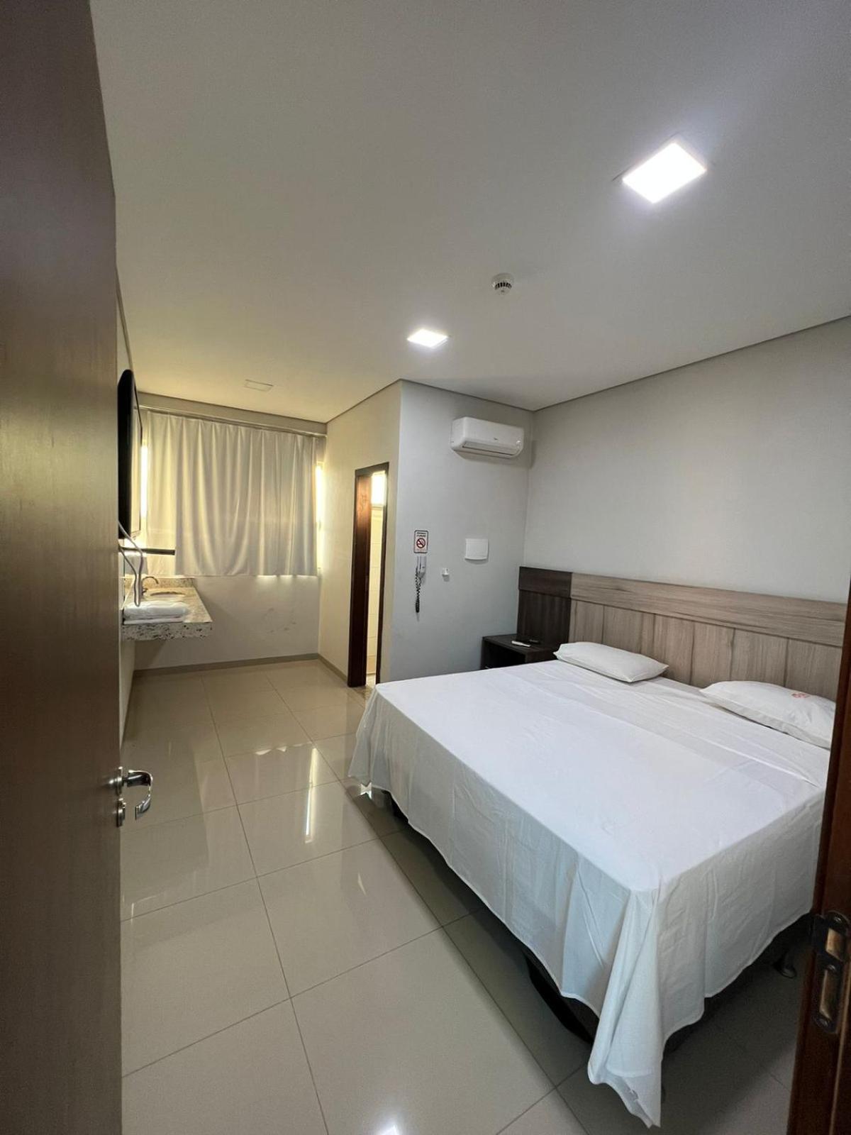 Double or Twin Room with Bathroom - Photo 3