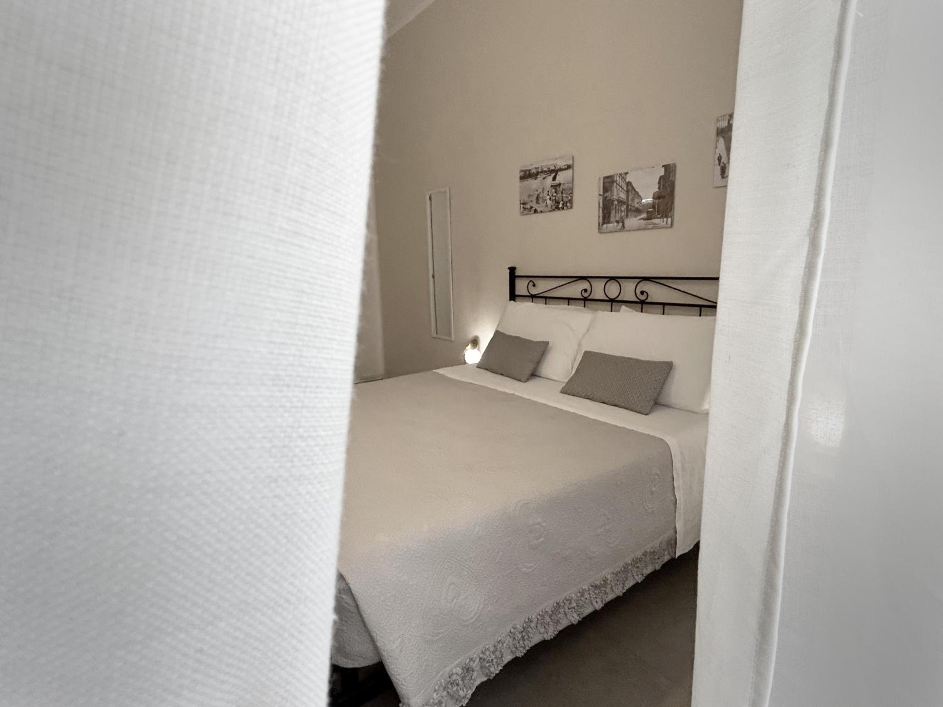 Standard King Room - Photo 4