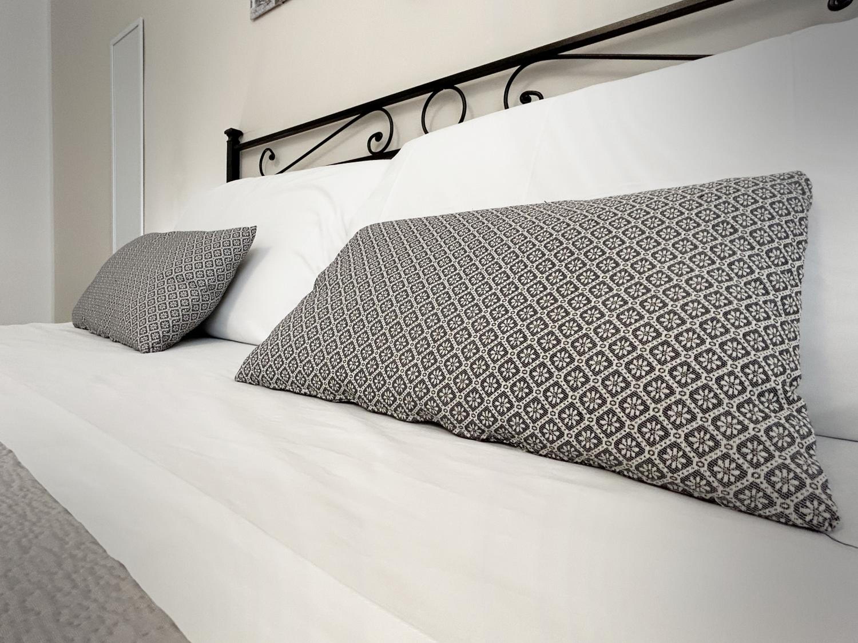 Standard King Room - Photo 5