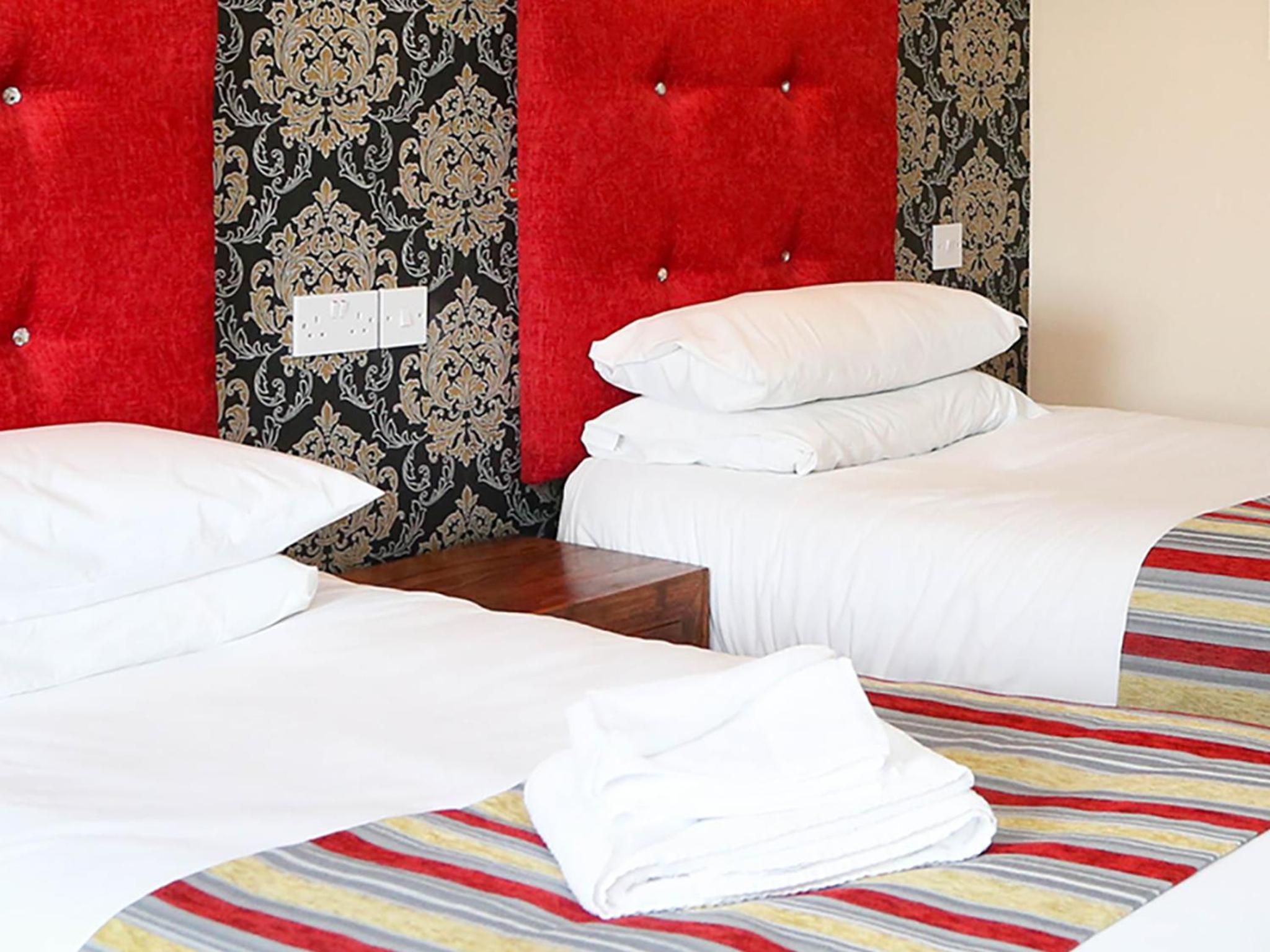 Standard Twin Room - Photo 3