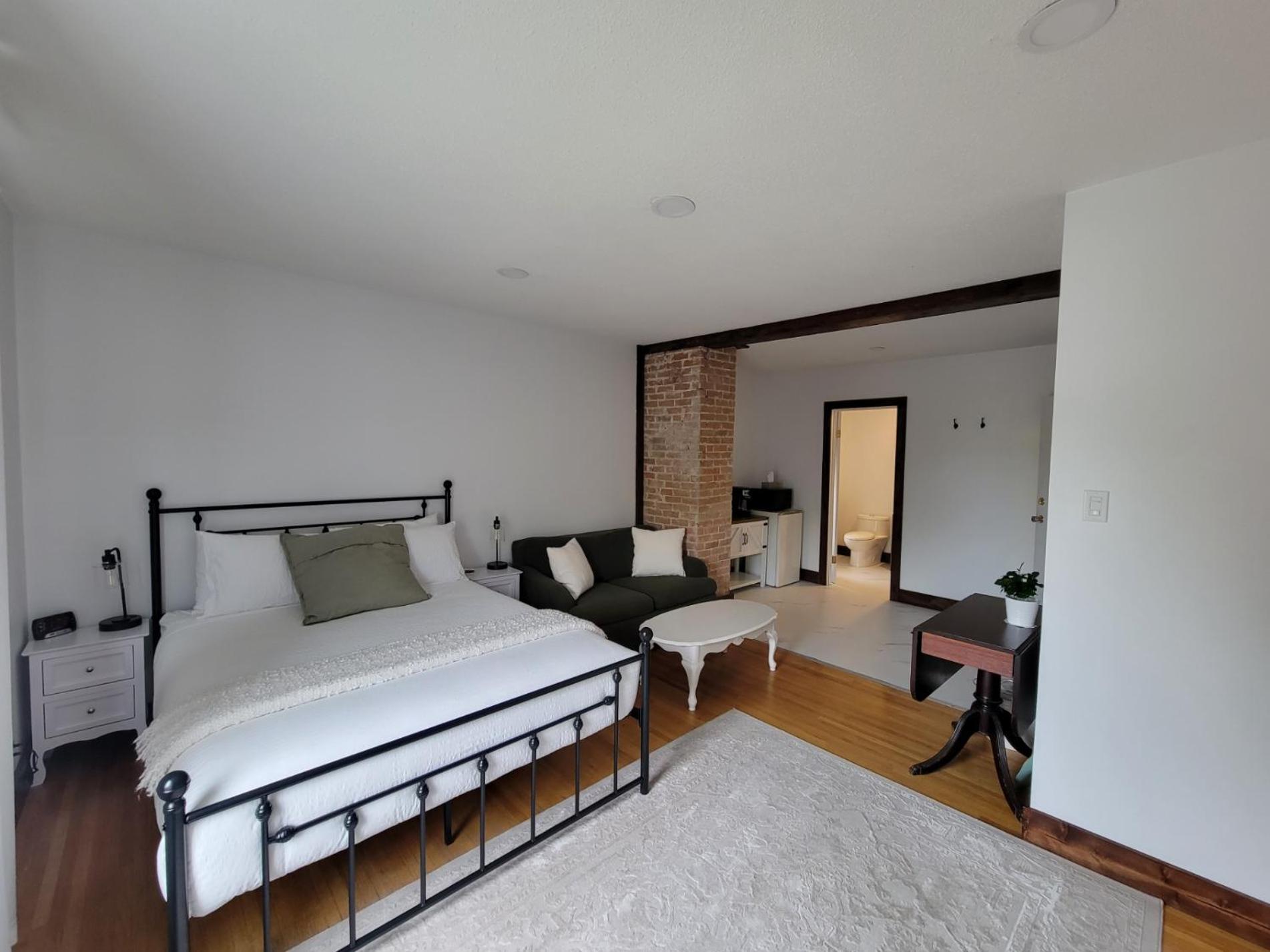 Suite with Balcony photo 3