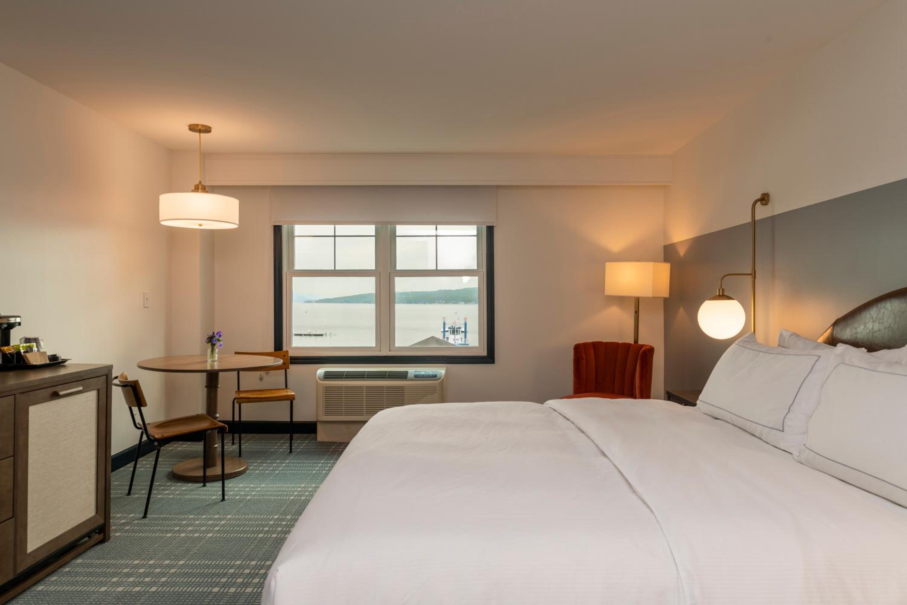 King Room with Lake View - Photo 4