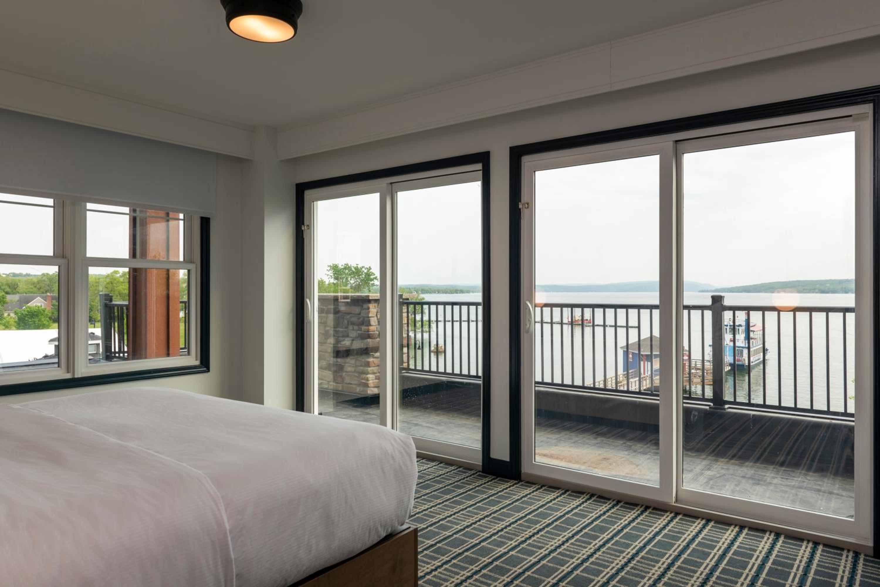 King Suite - Photo 3