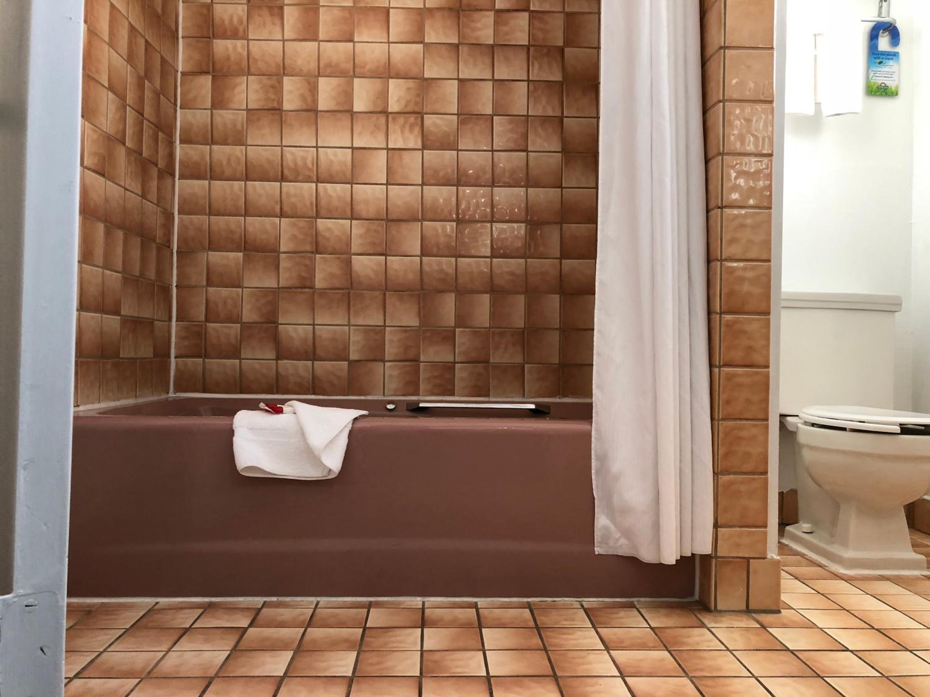Deluxe King Room with Bathtub - Photo 3