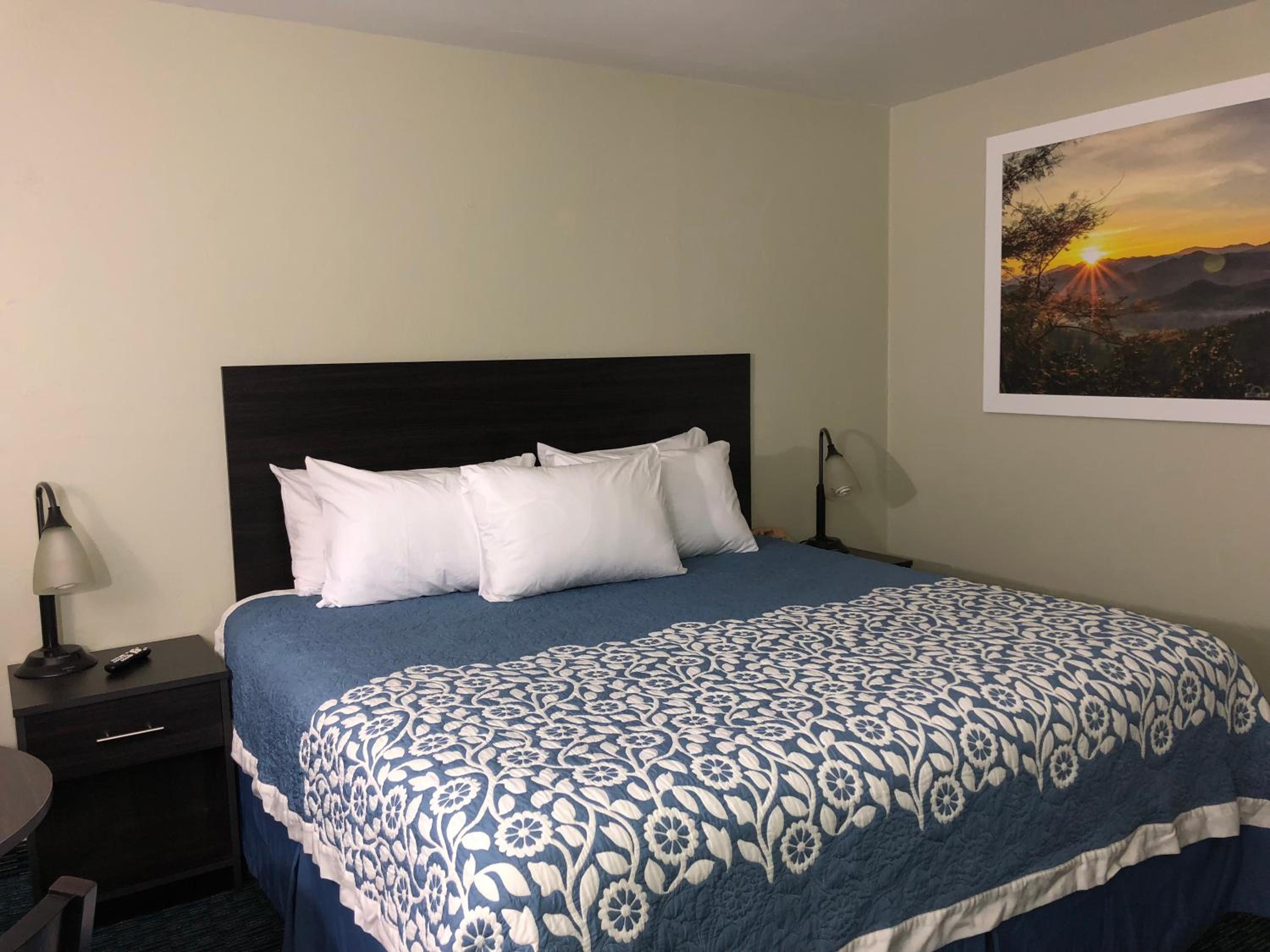 Standard King Room - Photo 5