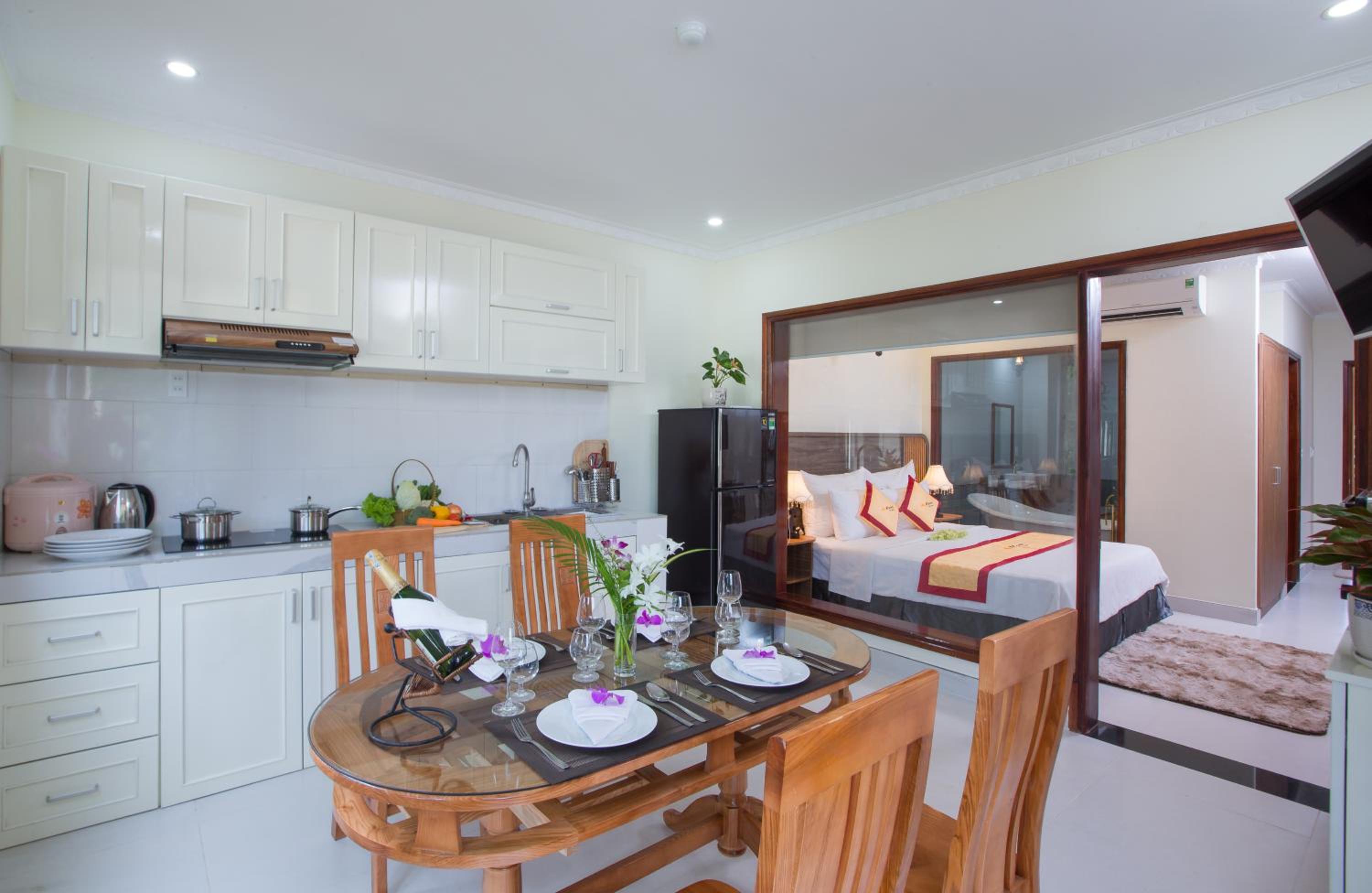 Two-Bedroom Suite - Photo 9