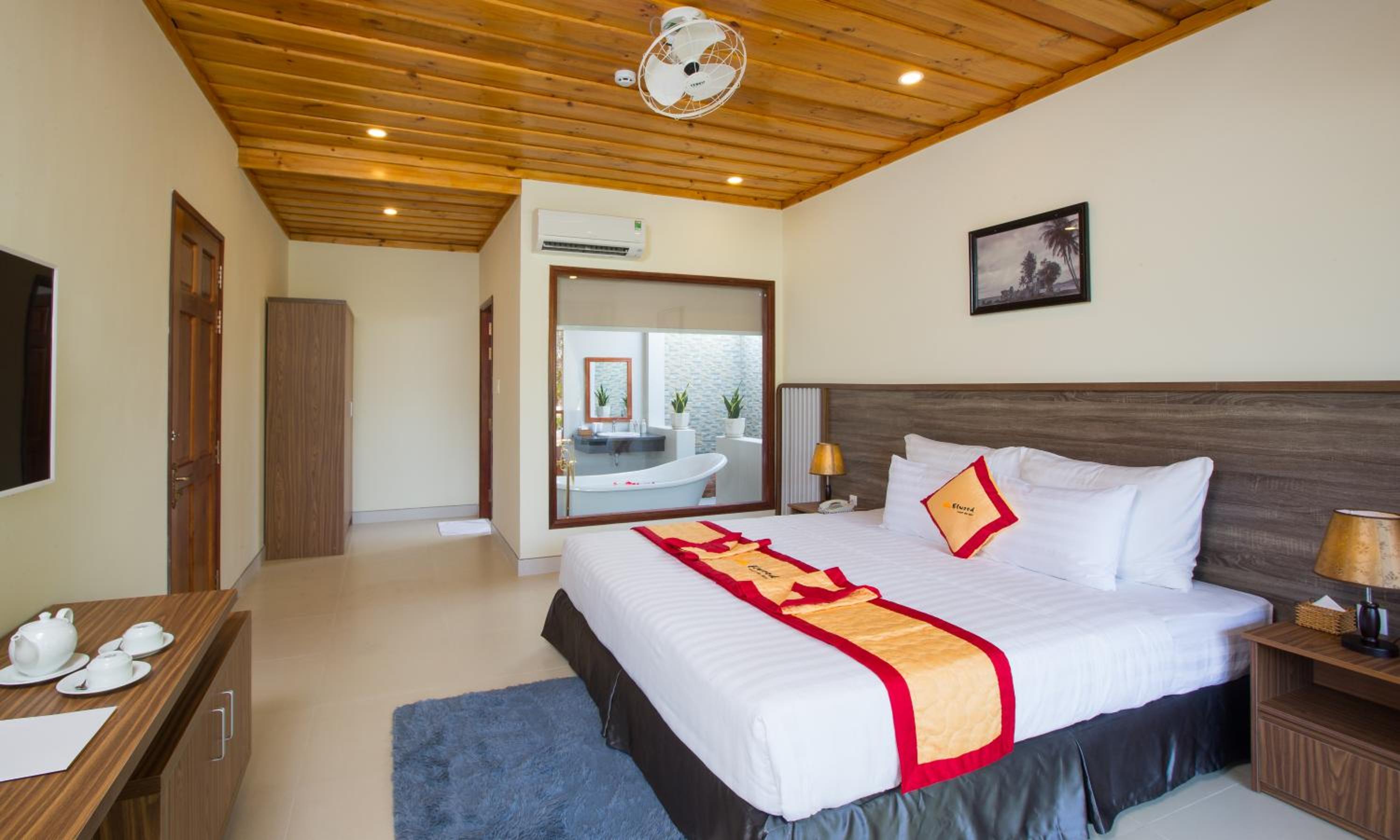Two-Bedroom Suite - Photo 12