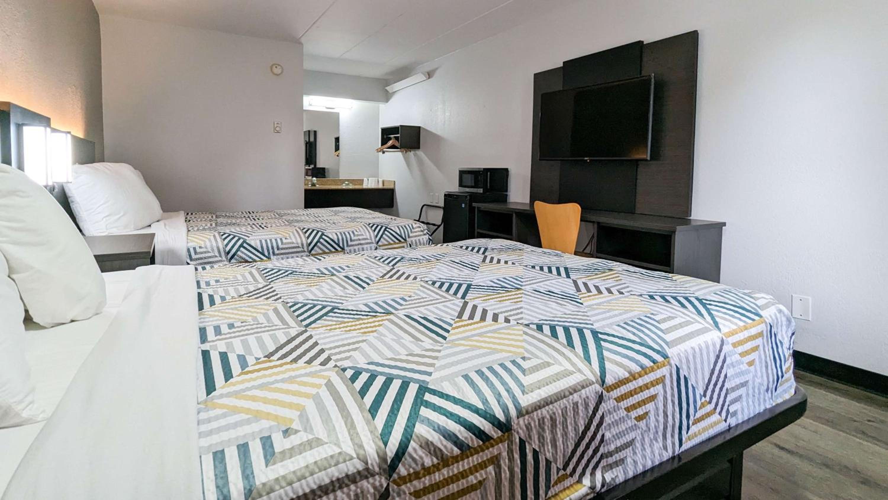 Deluxe Quadruple Room - Photo 1