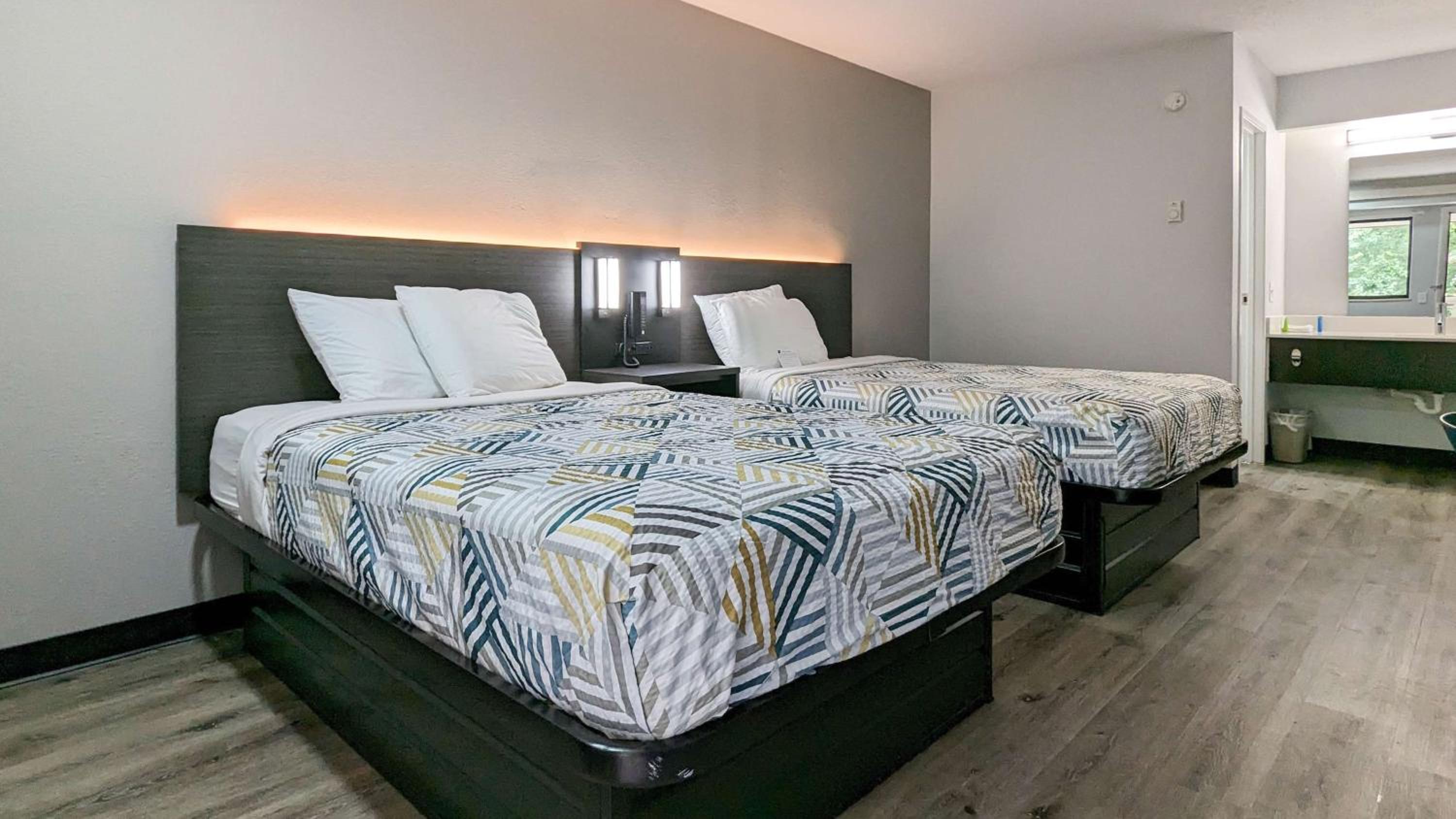 Deluxe Quadruple Room - Photo 9