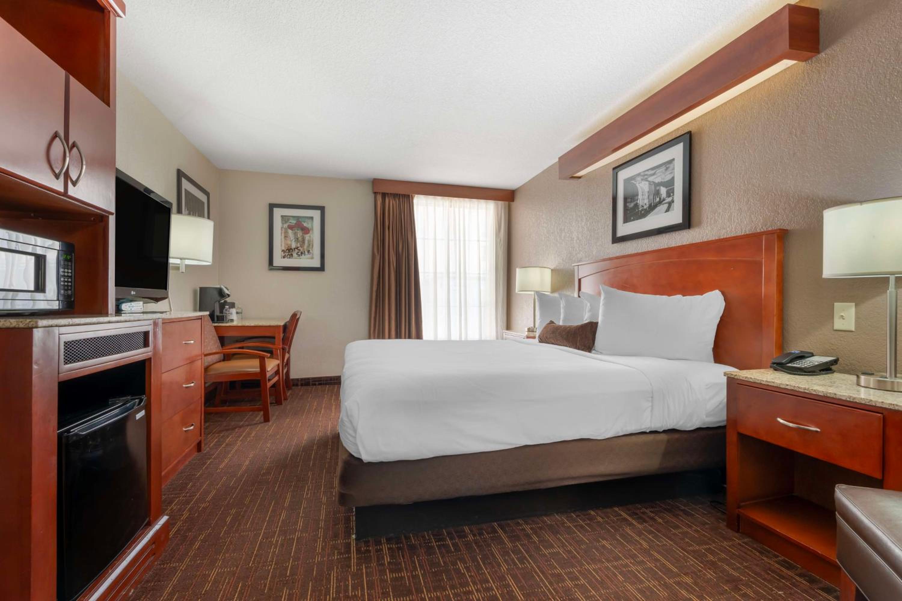 Standard King Room North Tower - Non-Smoking - Photo 1