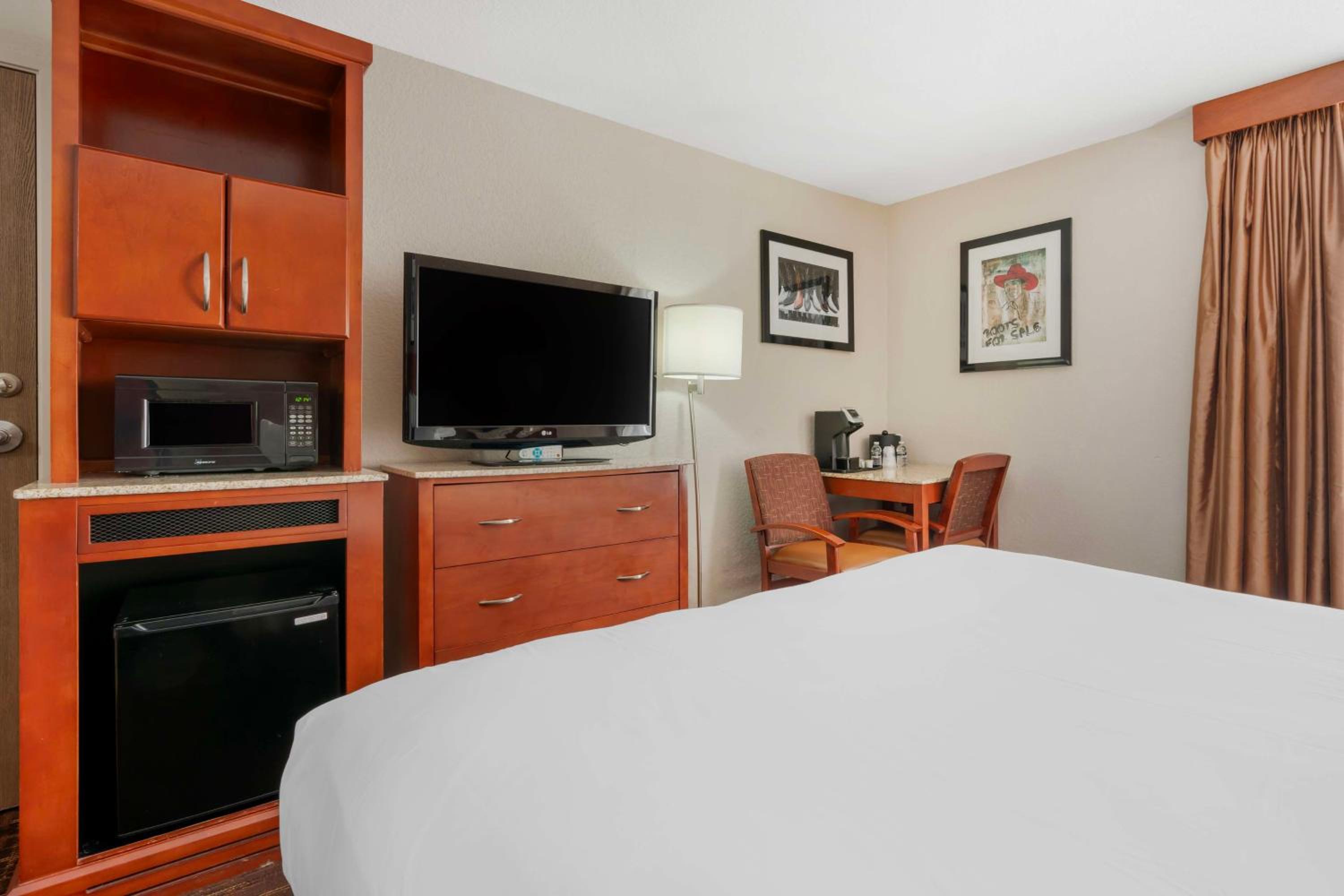 Standard King Room North Tower - Non-Smoking - Photo 4