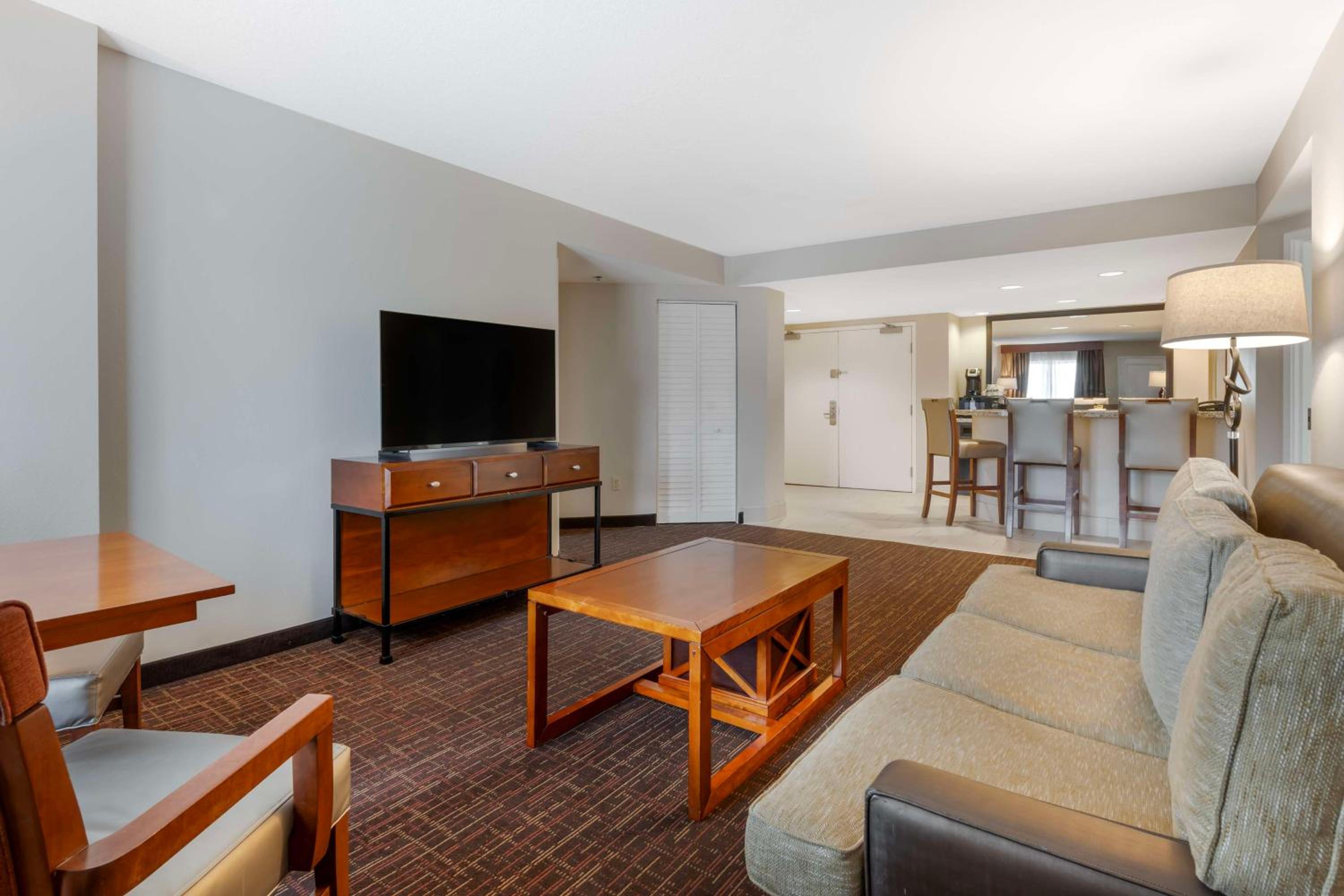 Two-Room Suite with Two King Bed - Non-Smoking photo 1