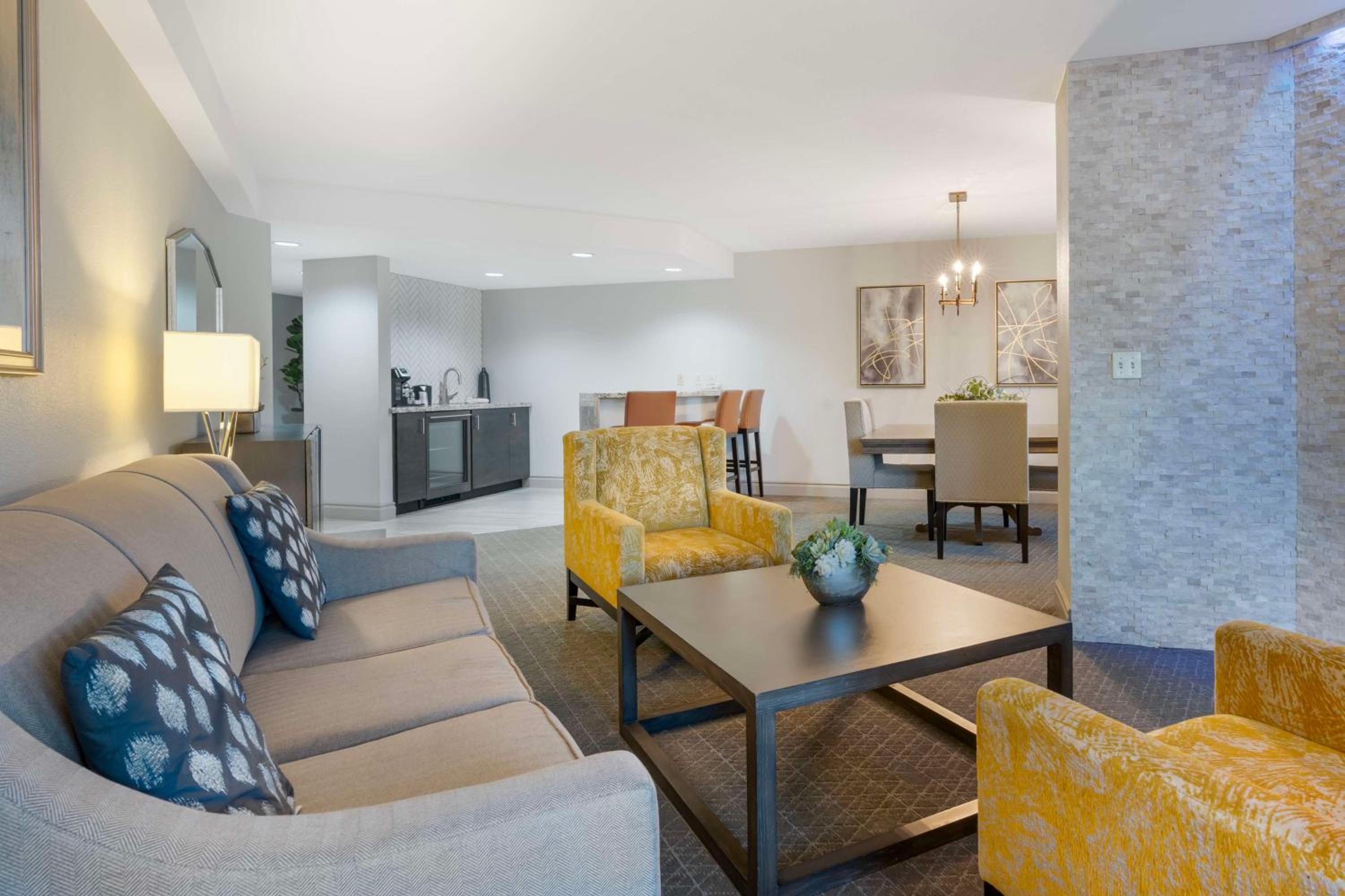 King Suite with Fireplace - Non-Smoking photo 2