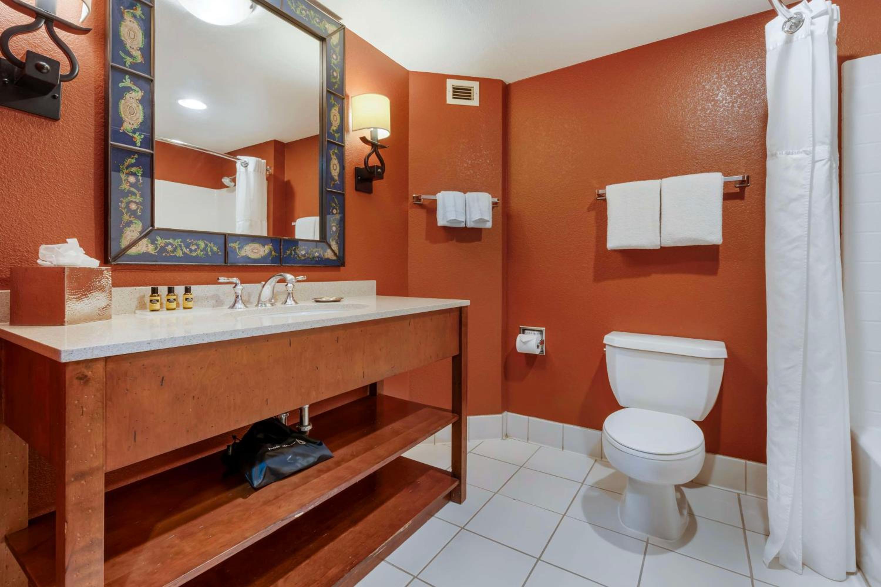 Standard King Room - Non-Smoking  - Photo 5