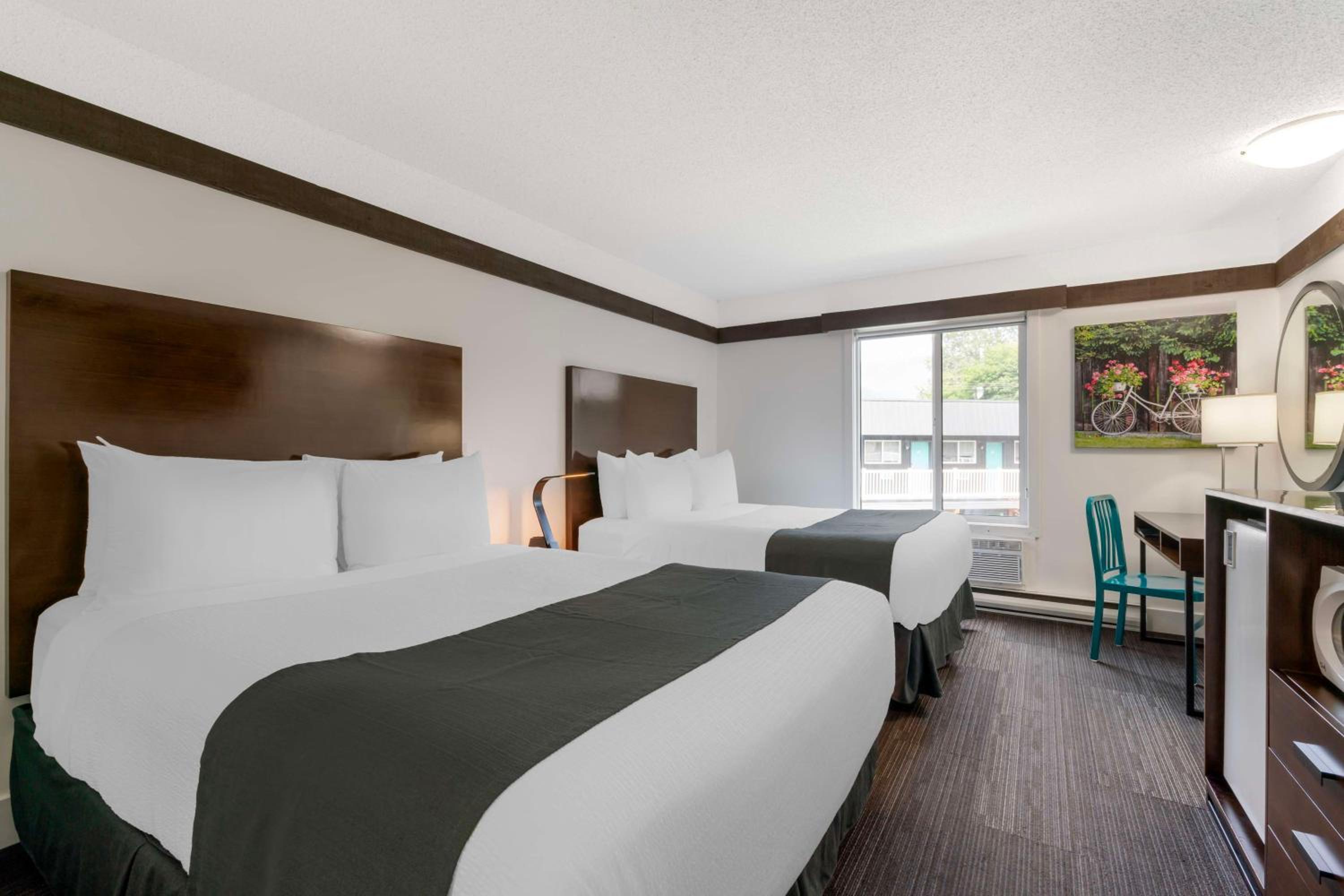 Queen Room with Two Queen Beds and Mountain View