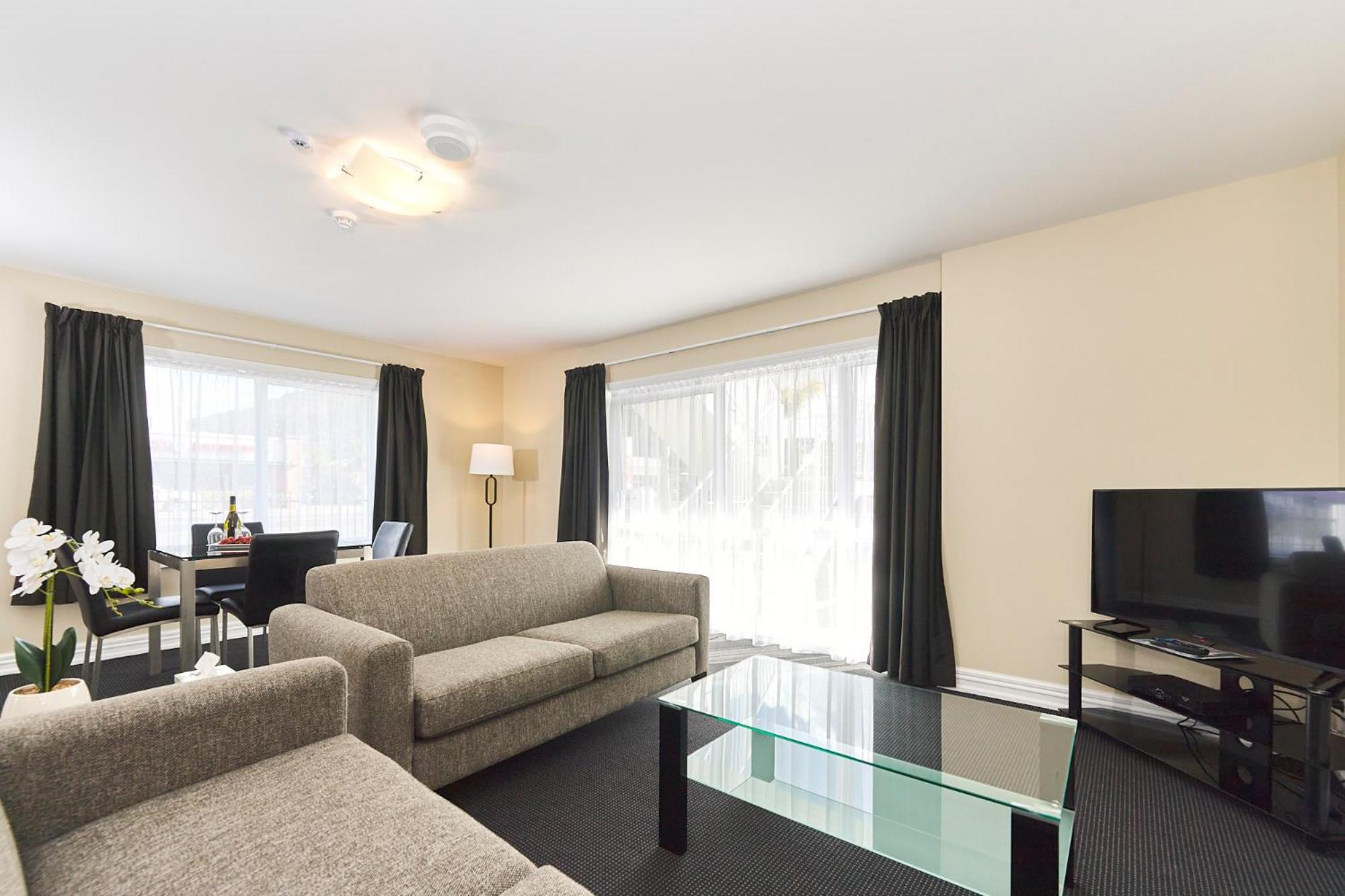 One-Bedroom Suite - Photo 1