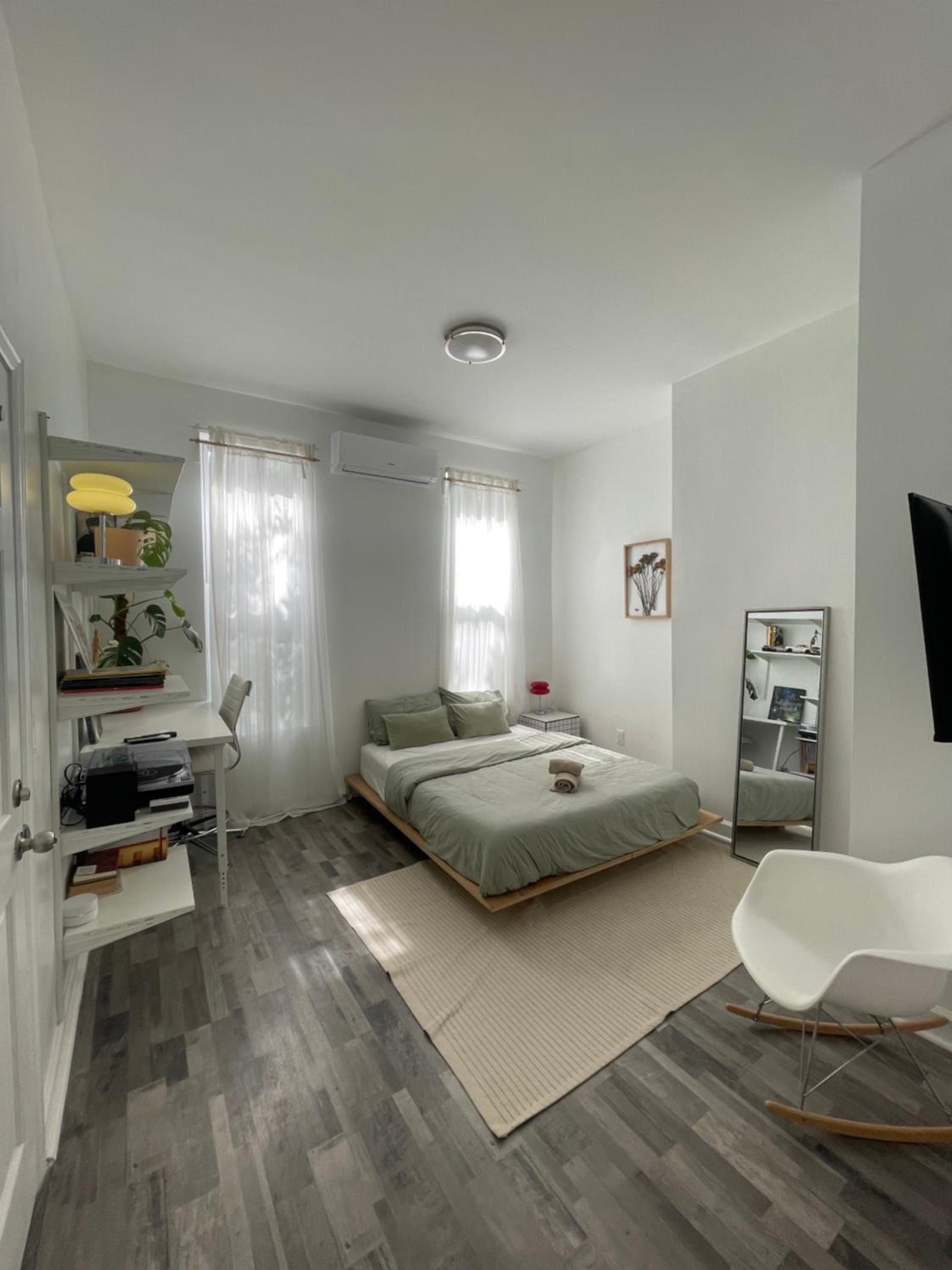 One-Bedroom Apartment photo 3