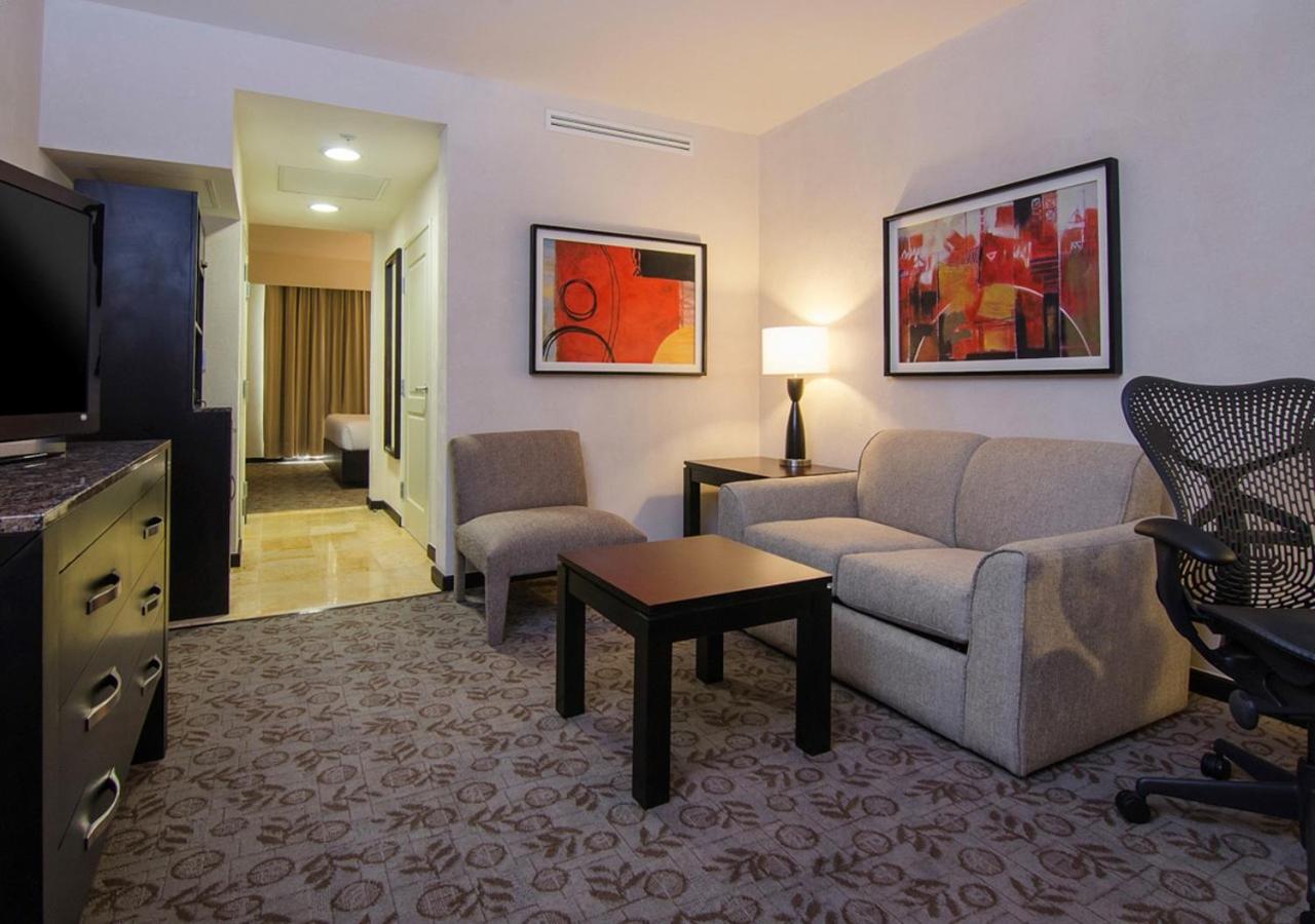 One-Bedroom King Suite - Photo 2