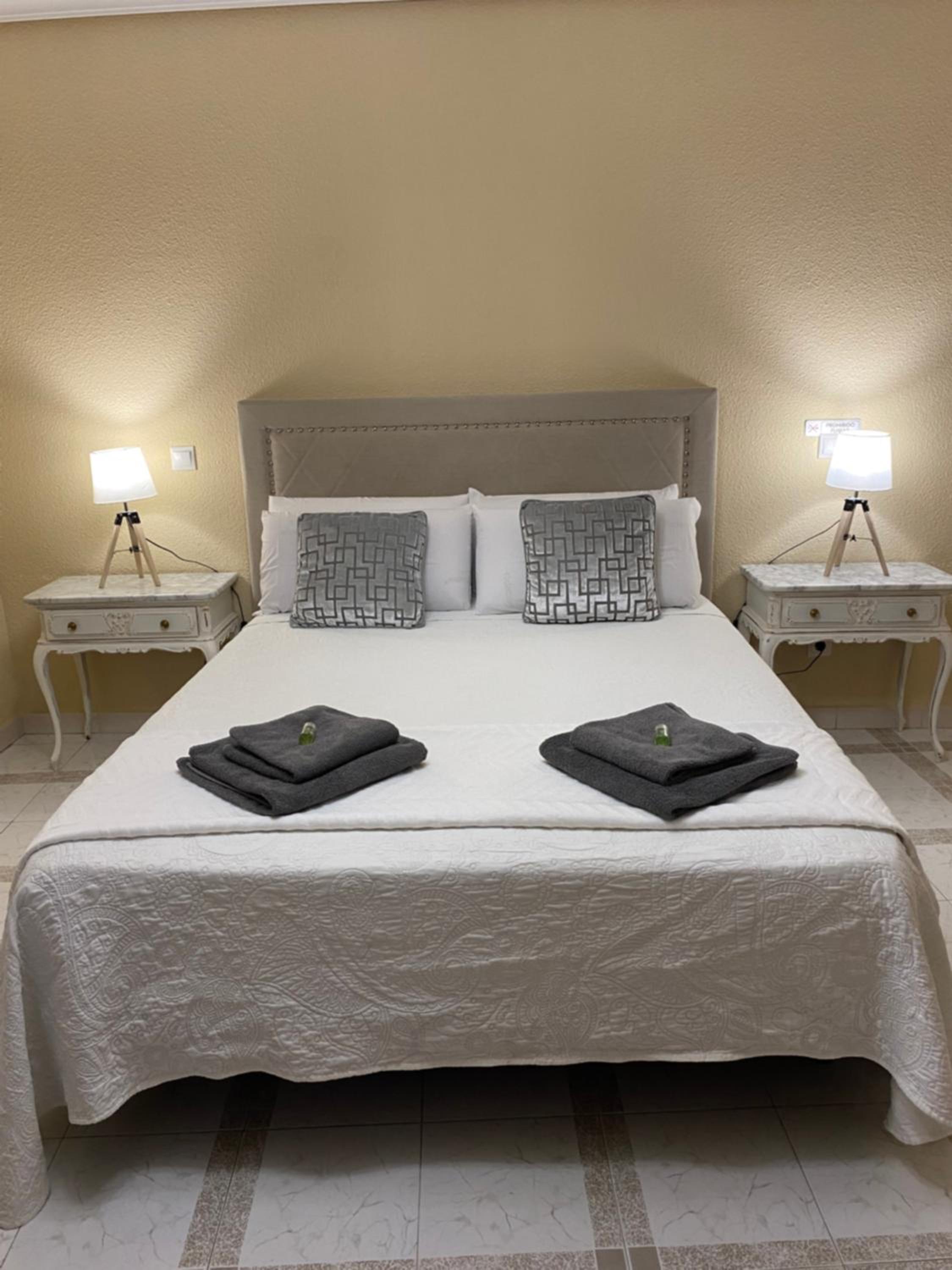 Double Room with Private Bathroom photo 3