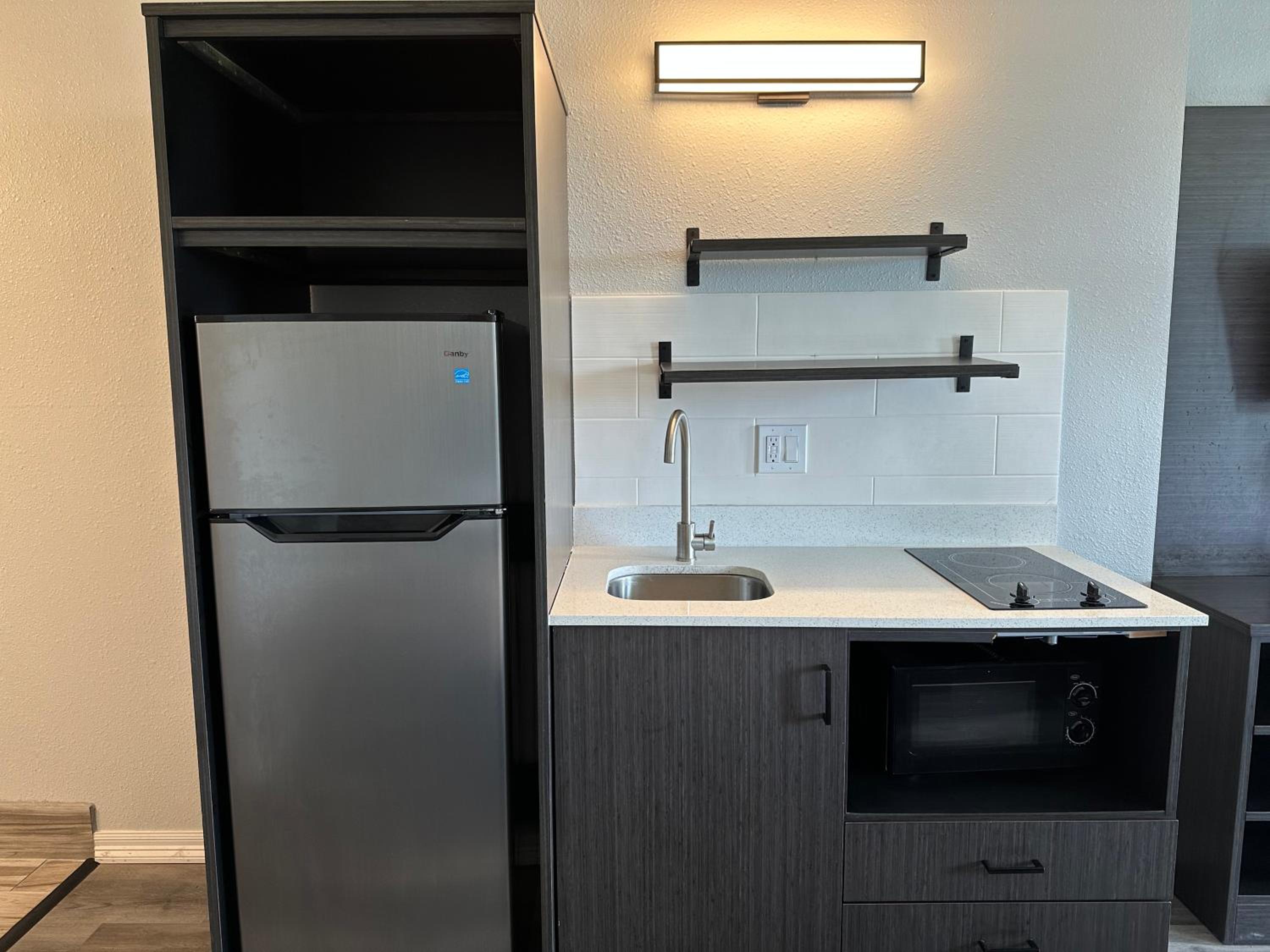 2 Full Beds | Non-Smoking, Kitchen - Photo 5