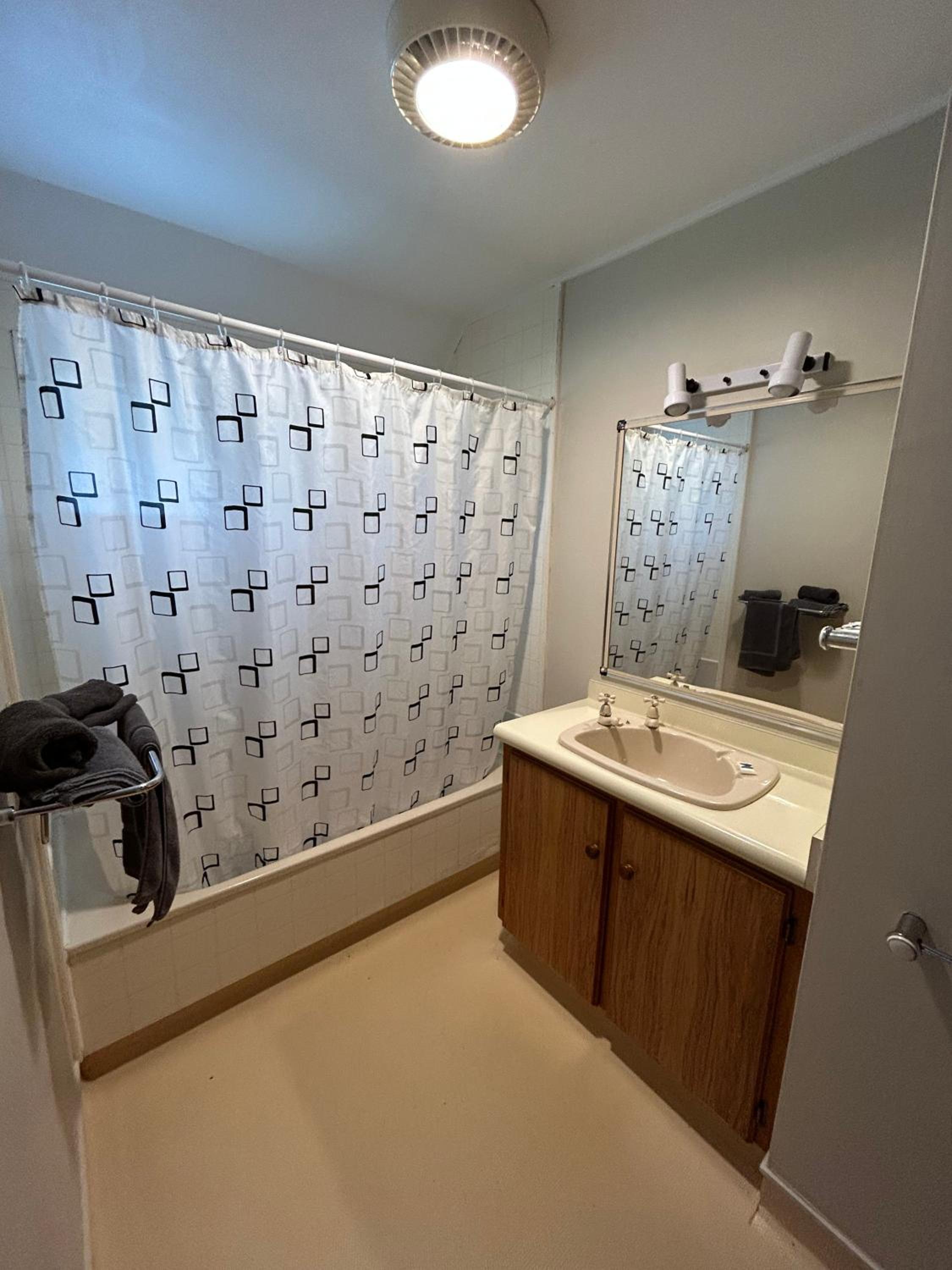 One-Bedroom Apartment - Photo 4