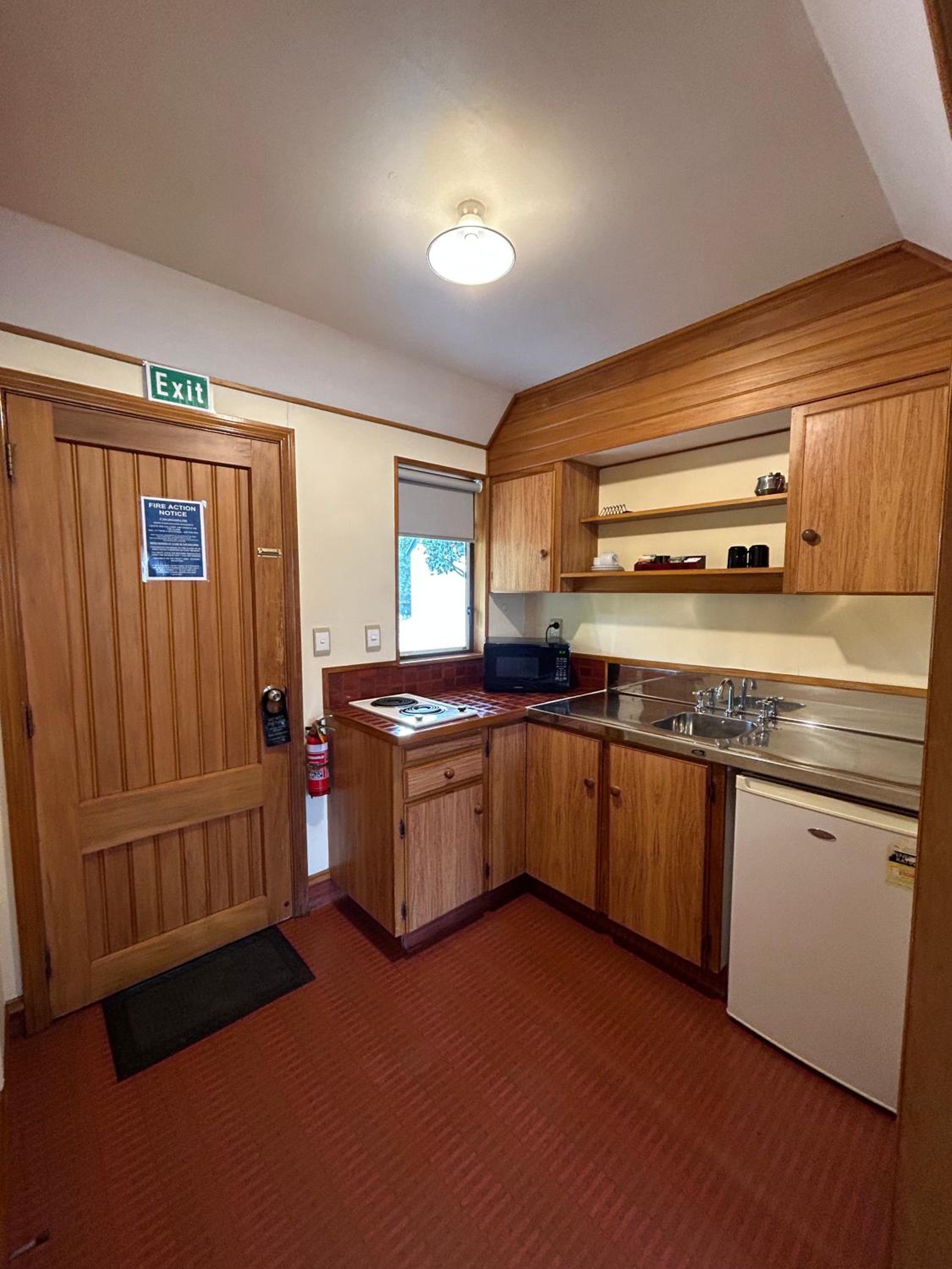 Executive Suite - Photo 3