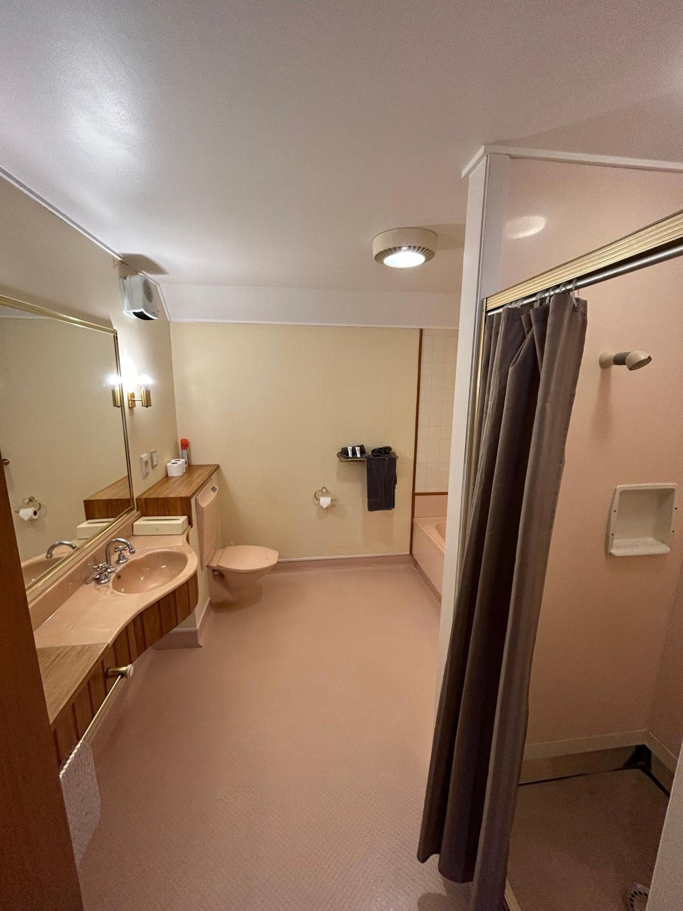 Executive Suite - Photo 4