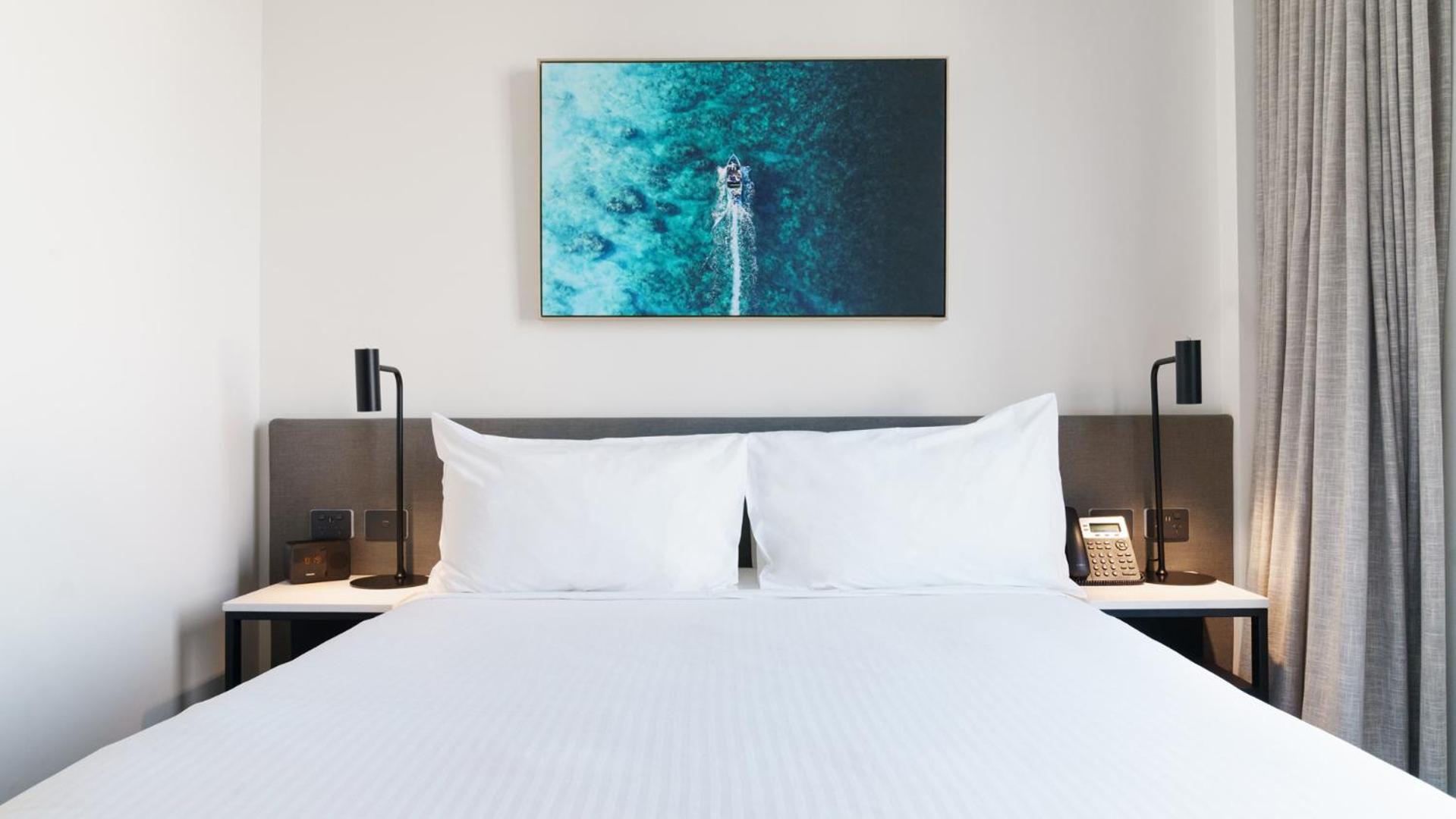 Executive Hotel Room - Photo 1