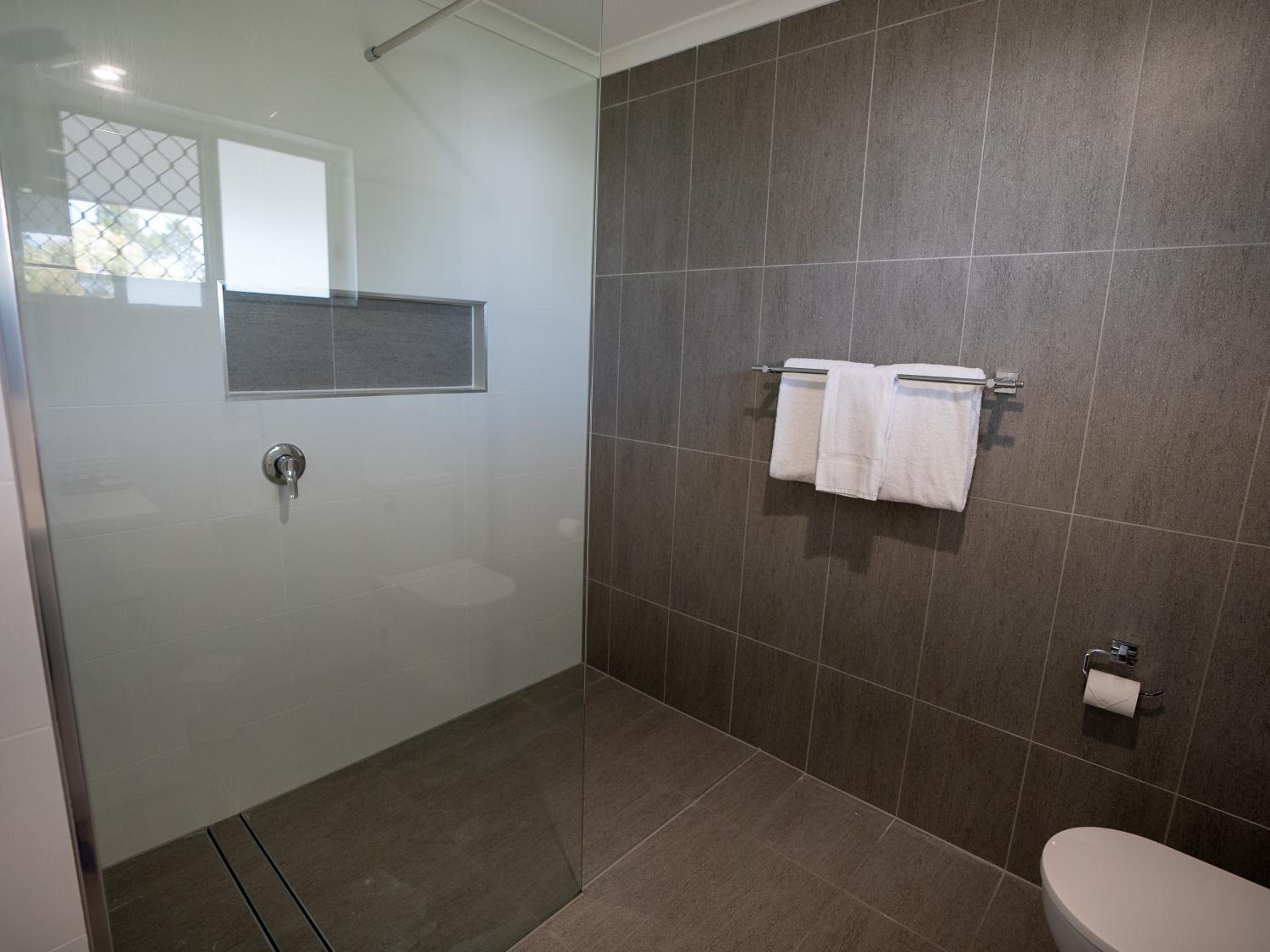 Executive Suite - Photo 7
