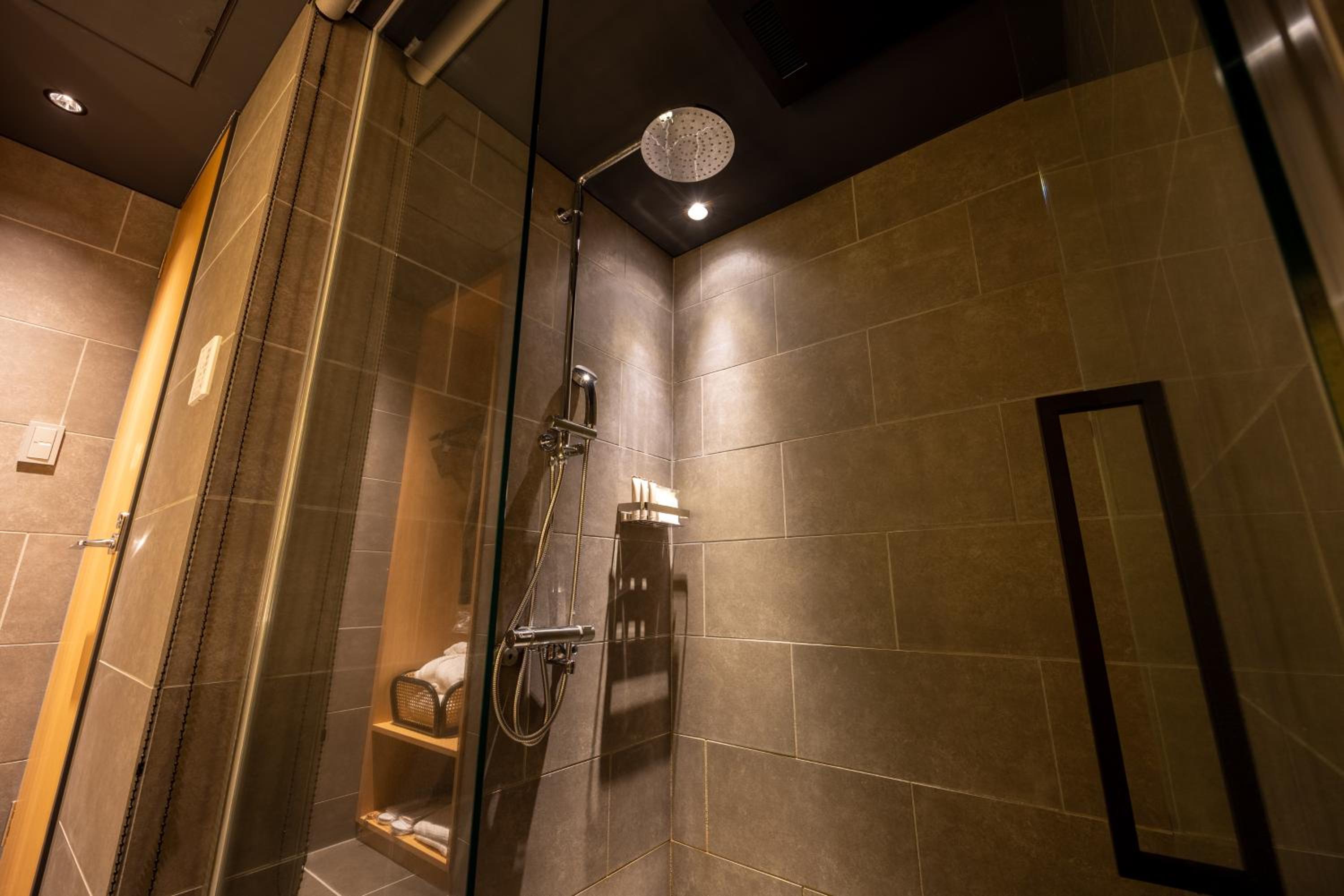 Deluxe Twin Room with Open-Air Bath - Photo 16