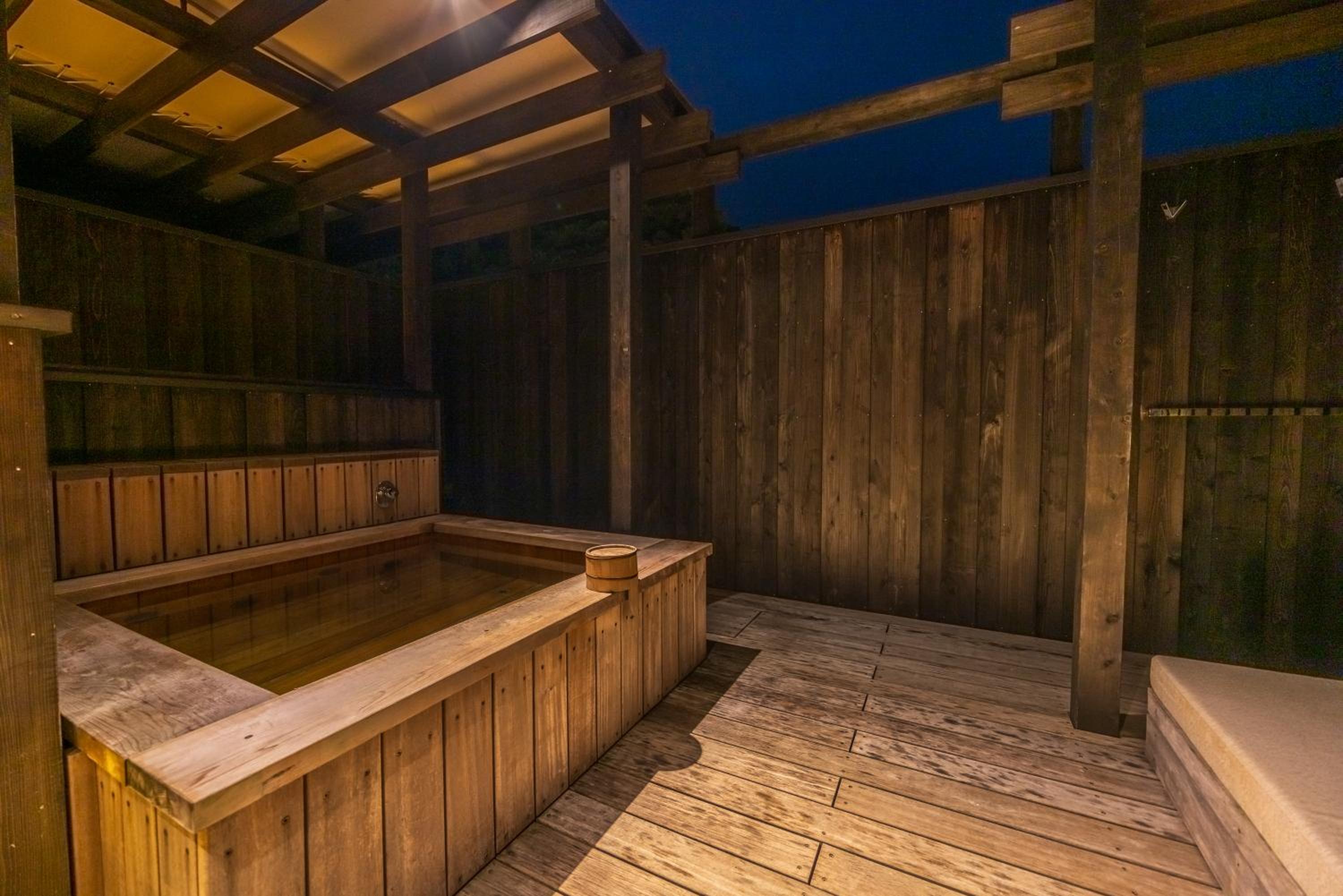 Deluxe Twin Room with Open-Air Bath - Photo 21