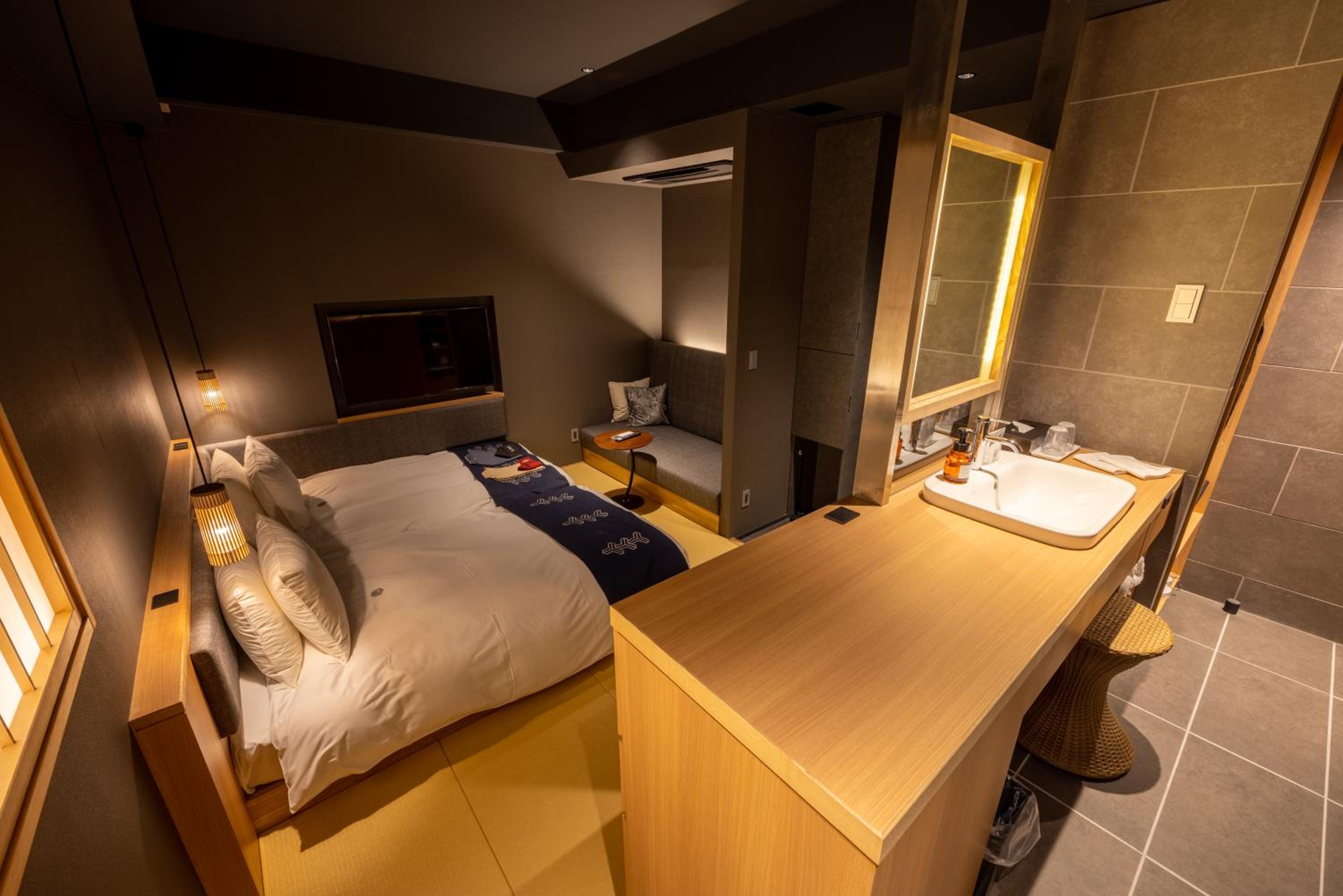 Deluxe Twin Room with Open-Air Bath - Photo 22