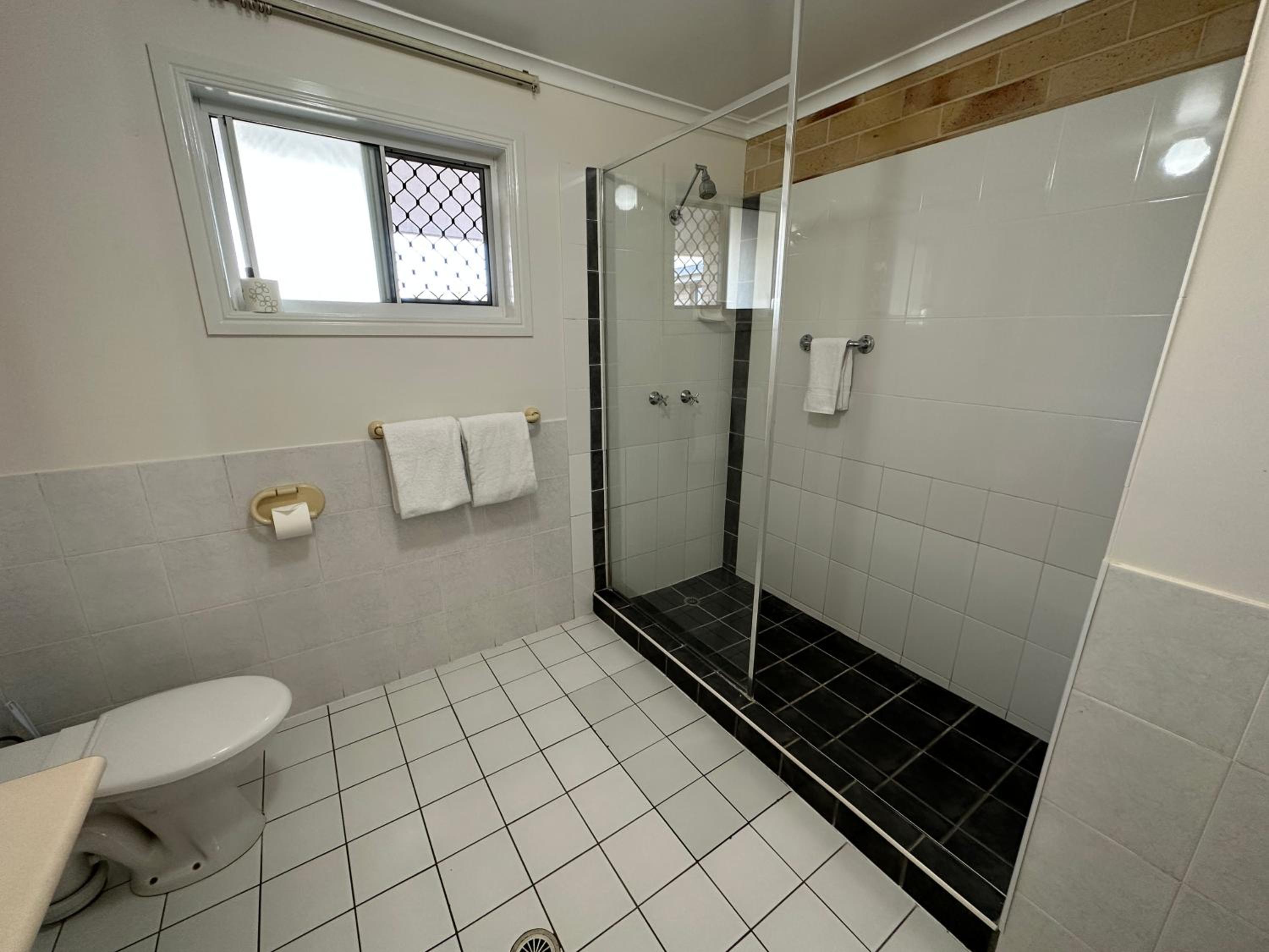 Two-Bedroom Suite - Photo 3