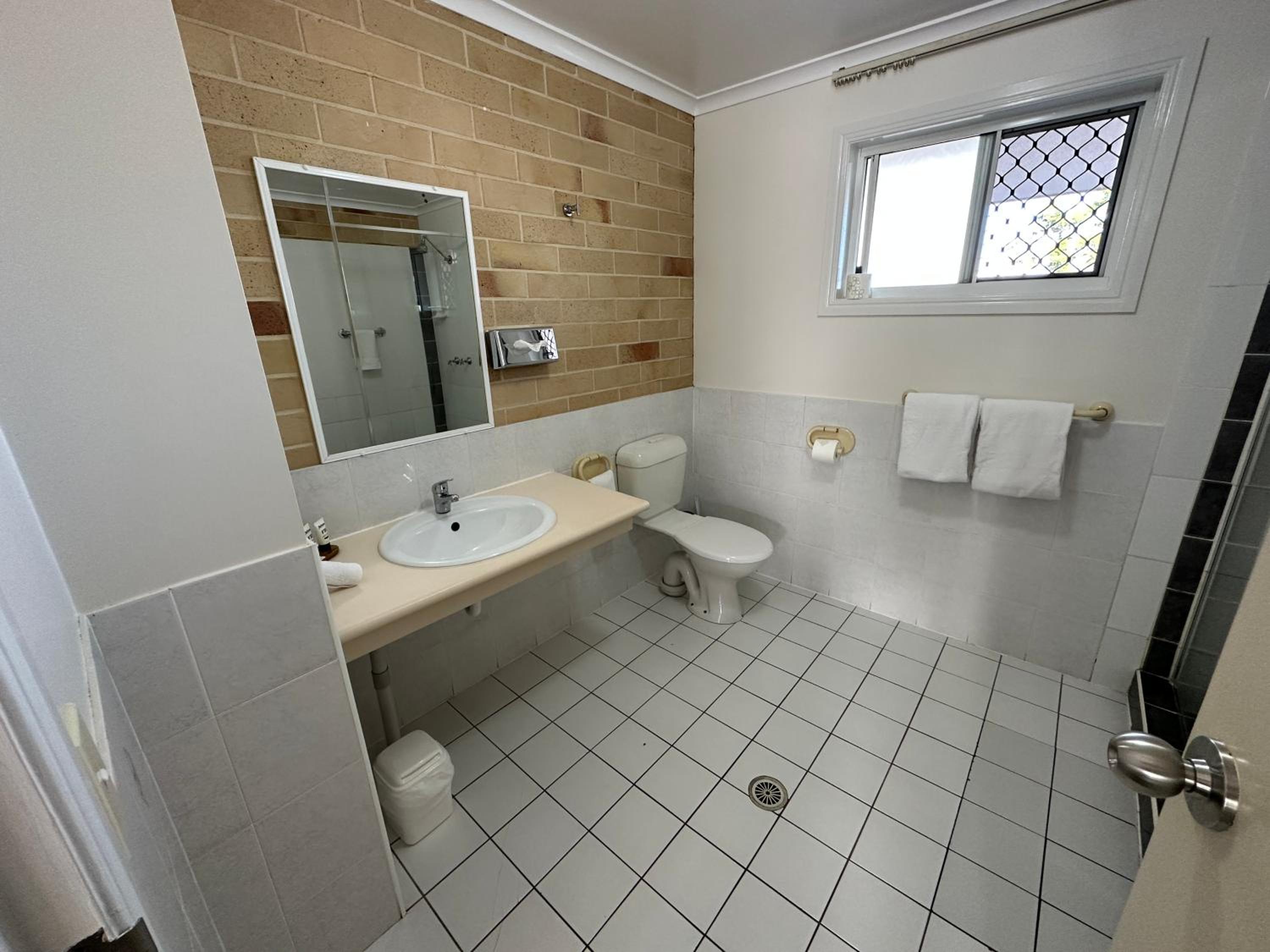 Two-Bedroom Suite - Photo 4