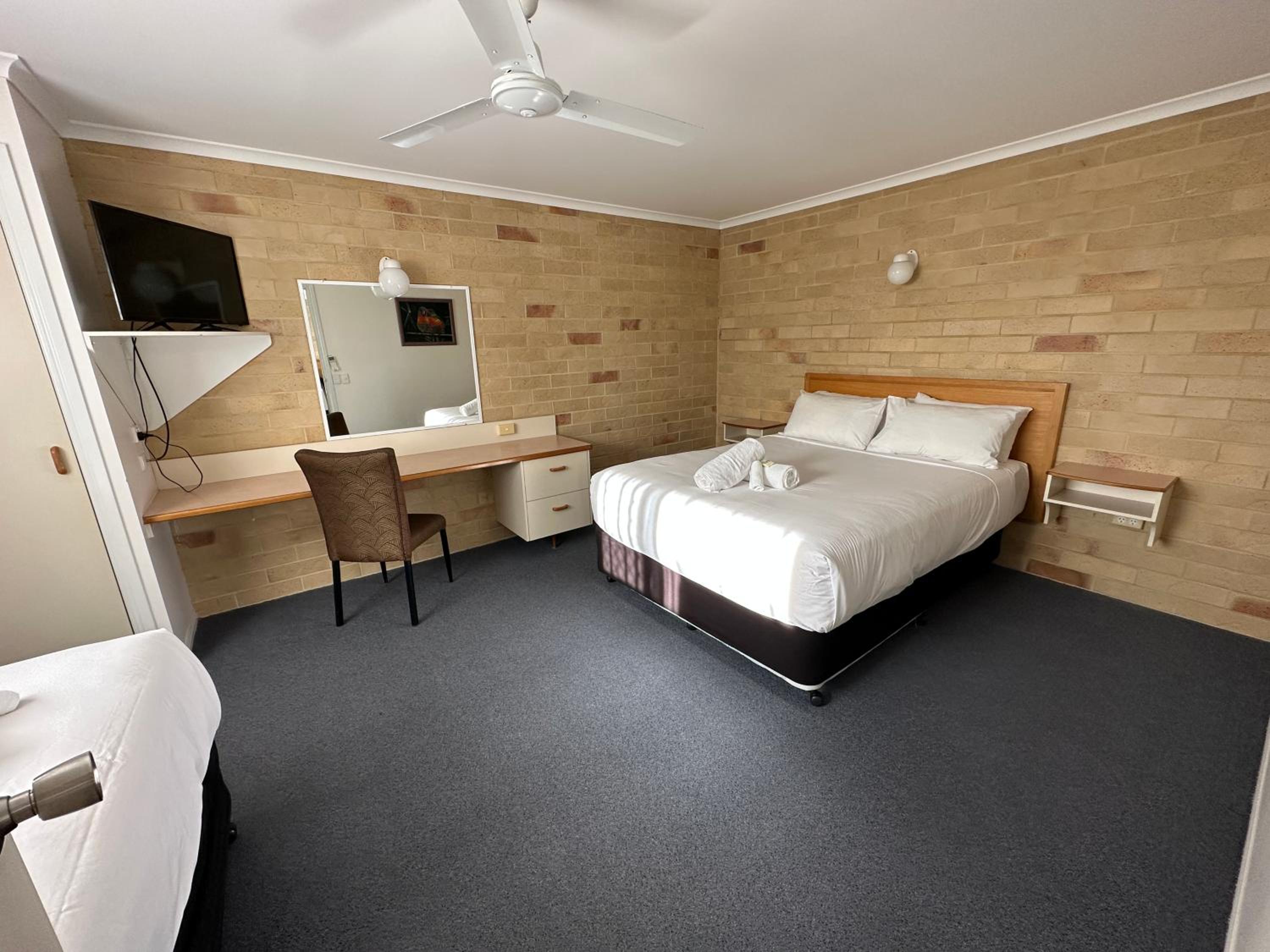 Two-Bedroom Suite - Photo 6