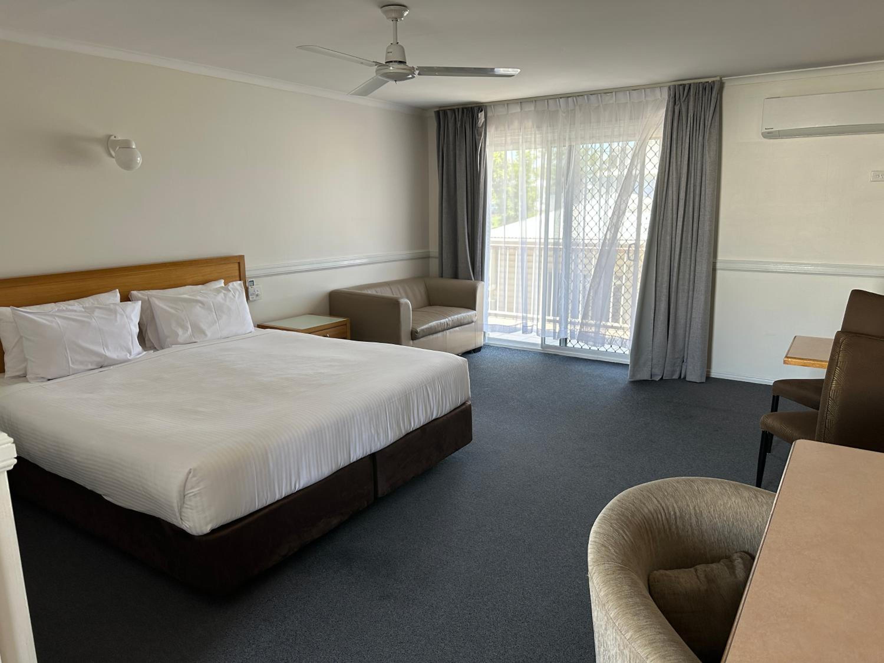 Superior King Room - Photo 8