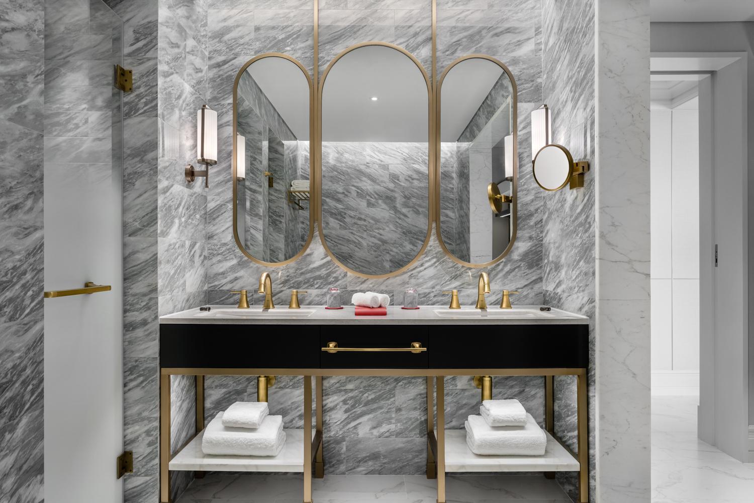 Deluxe King Room - Photo 4