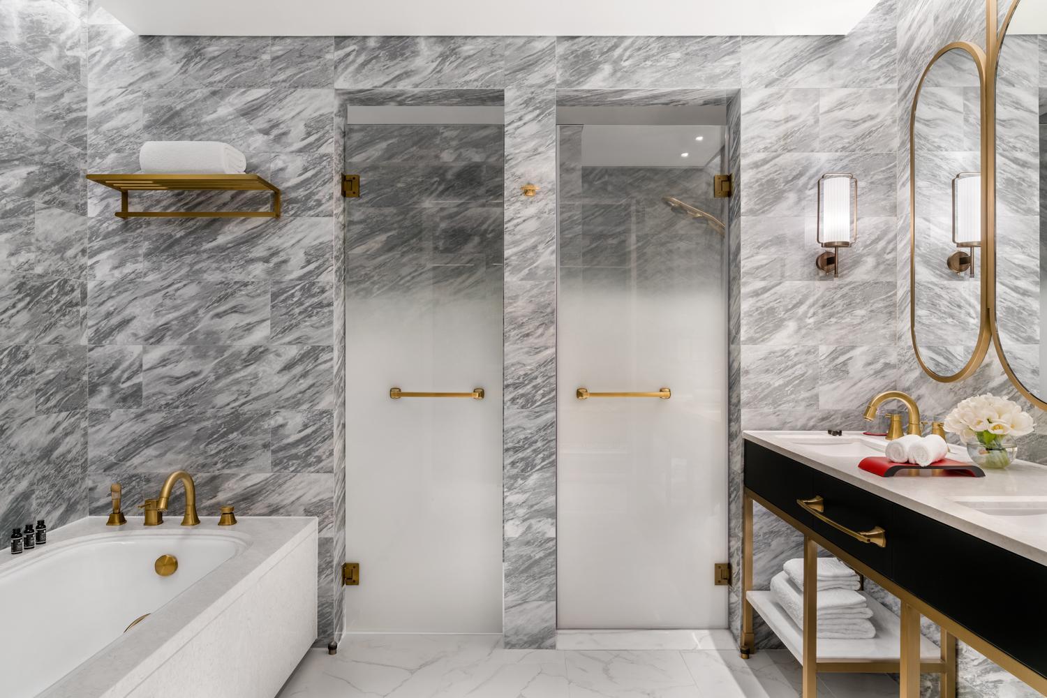 Deluxe King Room - Photo 7