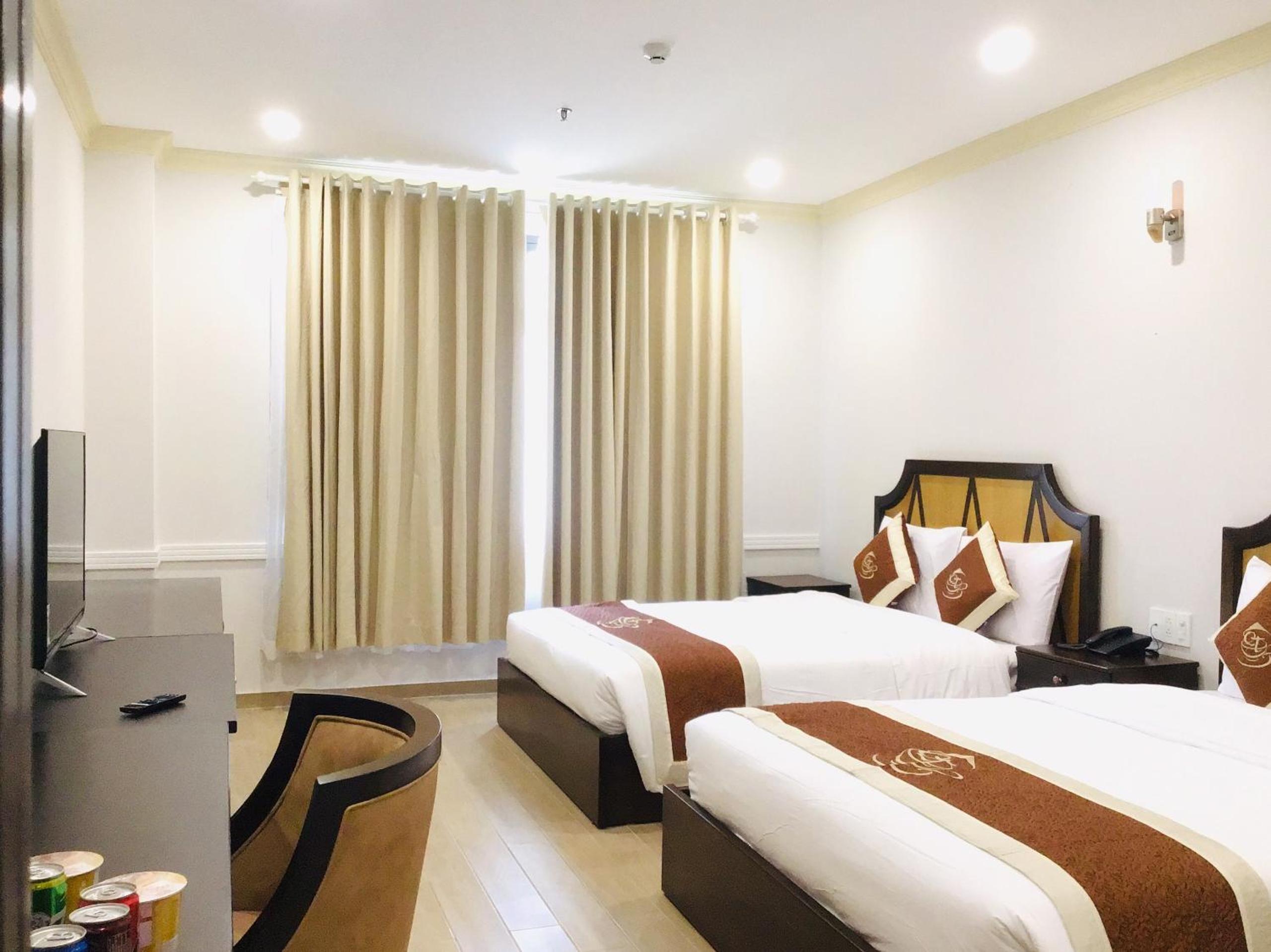 Superior Quadruple Room - Photo 3