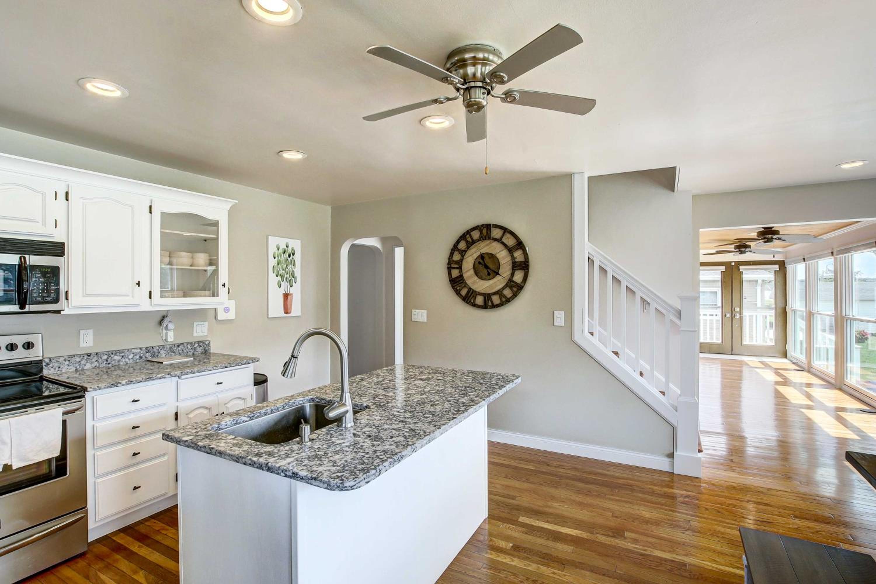 Three-Bedroom House photo 3