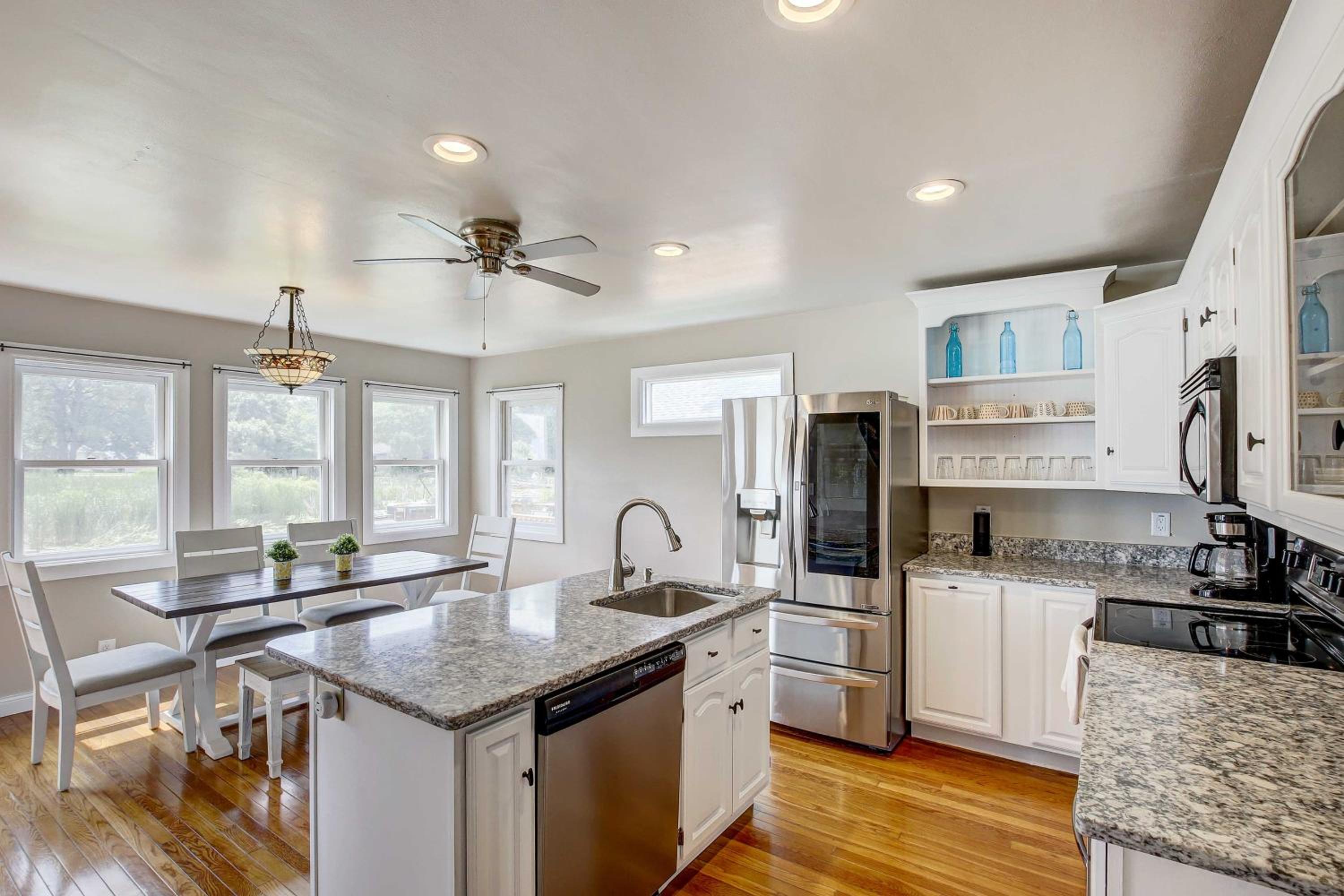 Three-Bedroom House photo 2