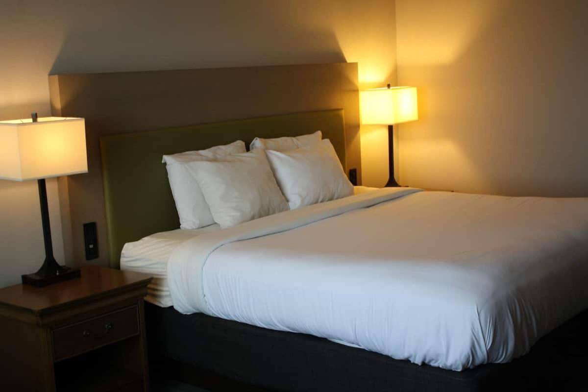 Queen Room with Two Queen Beds - Photo 1